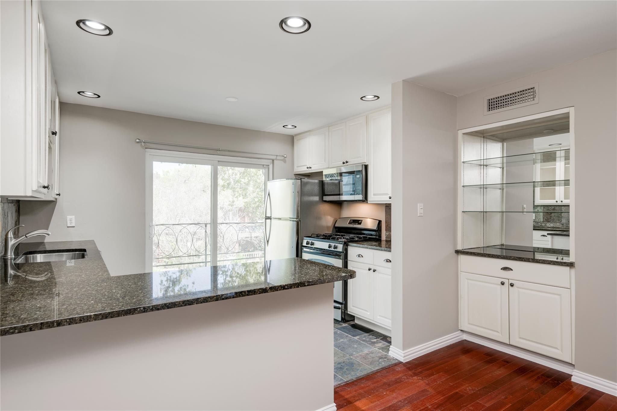 1210 Windsor Rd # 207, Austin, TX 78703