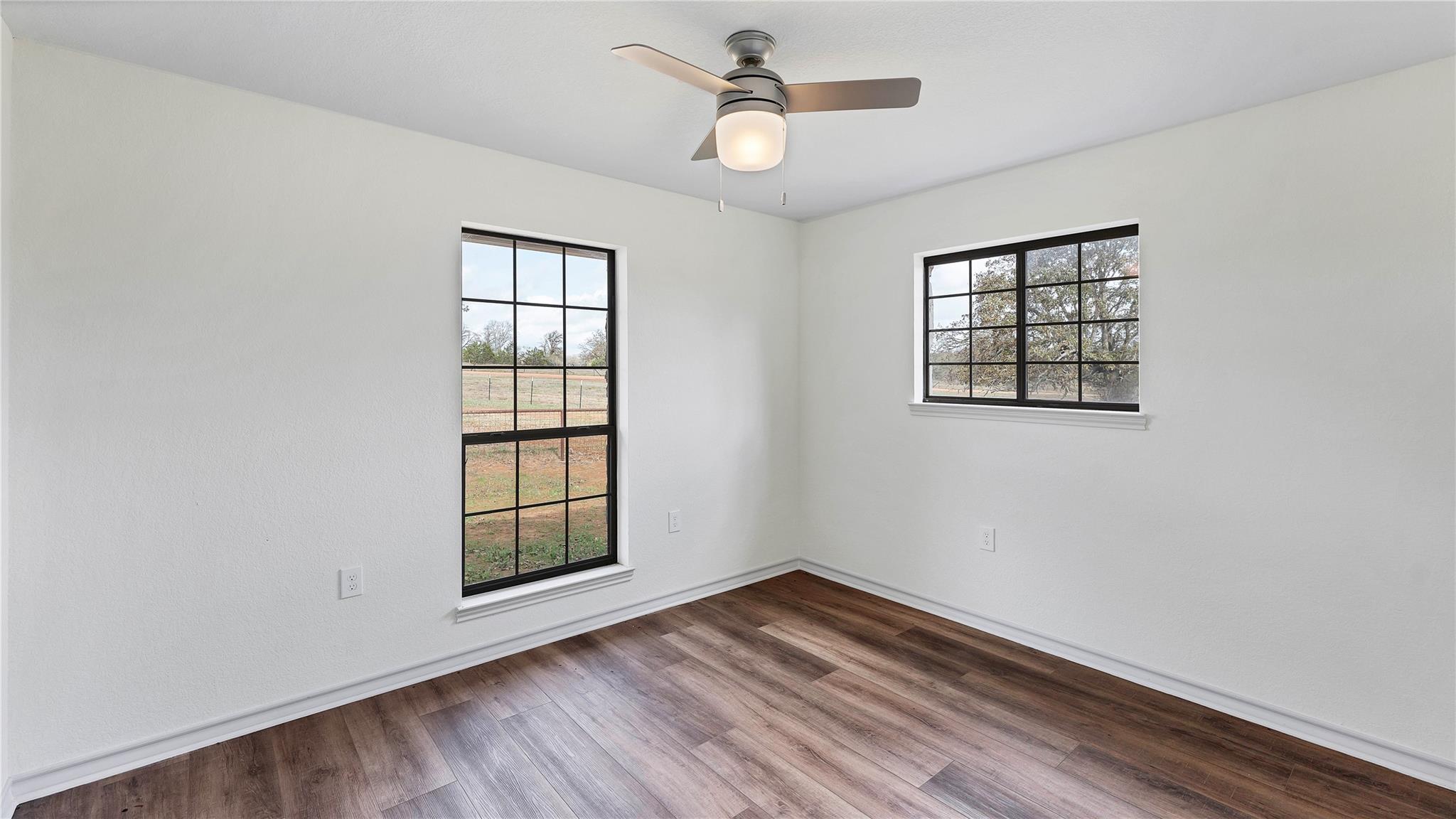 2569 County Road 443, Waelder, TX 78959