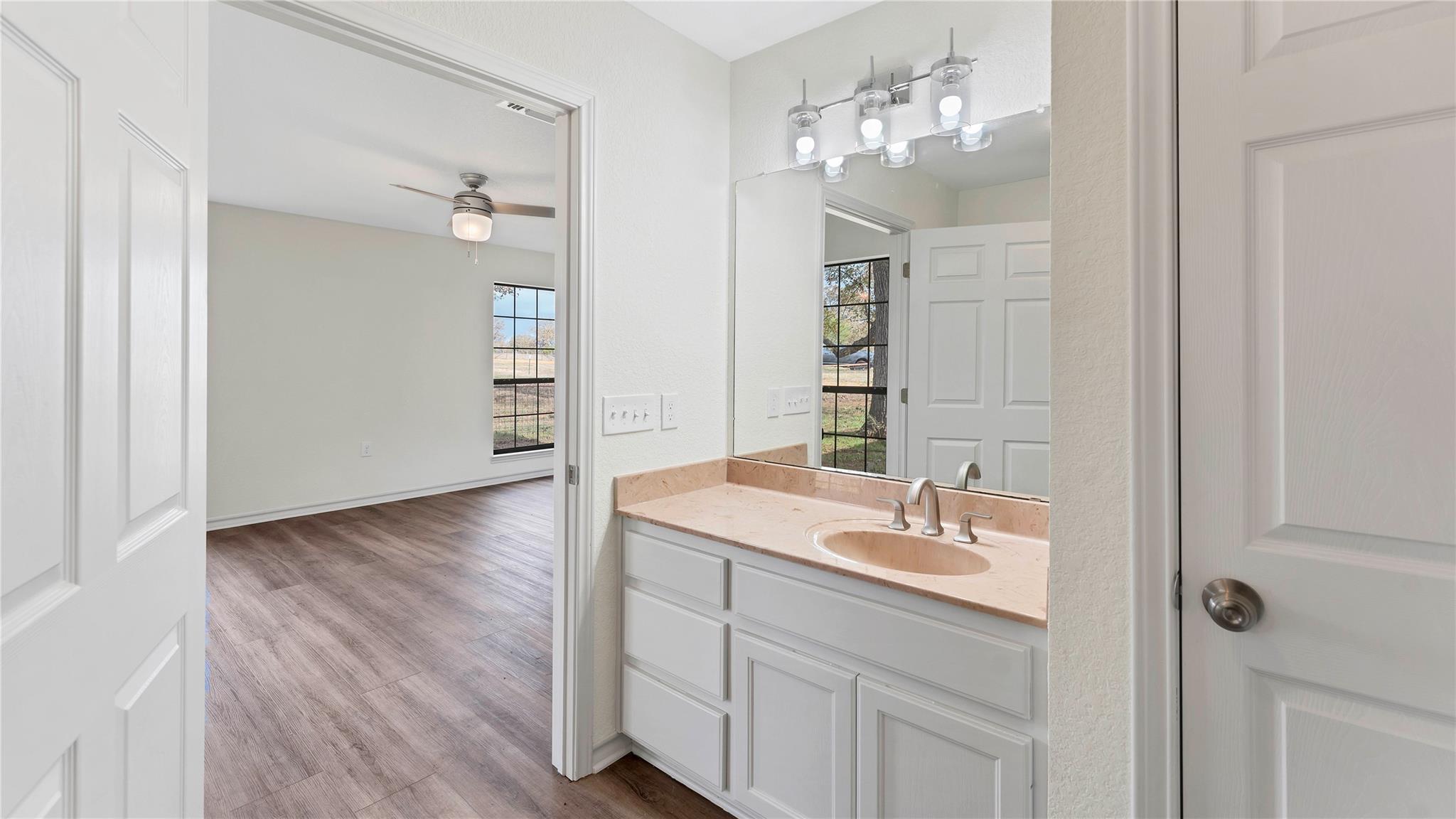 2569 County Road 443, Waelder, TX 78959