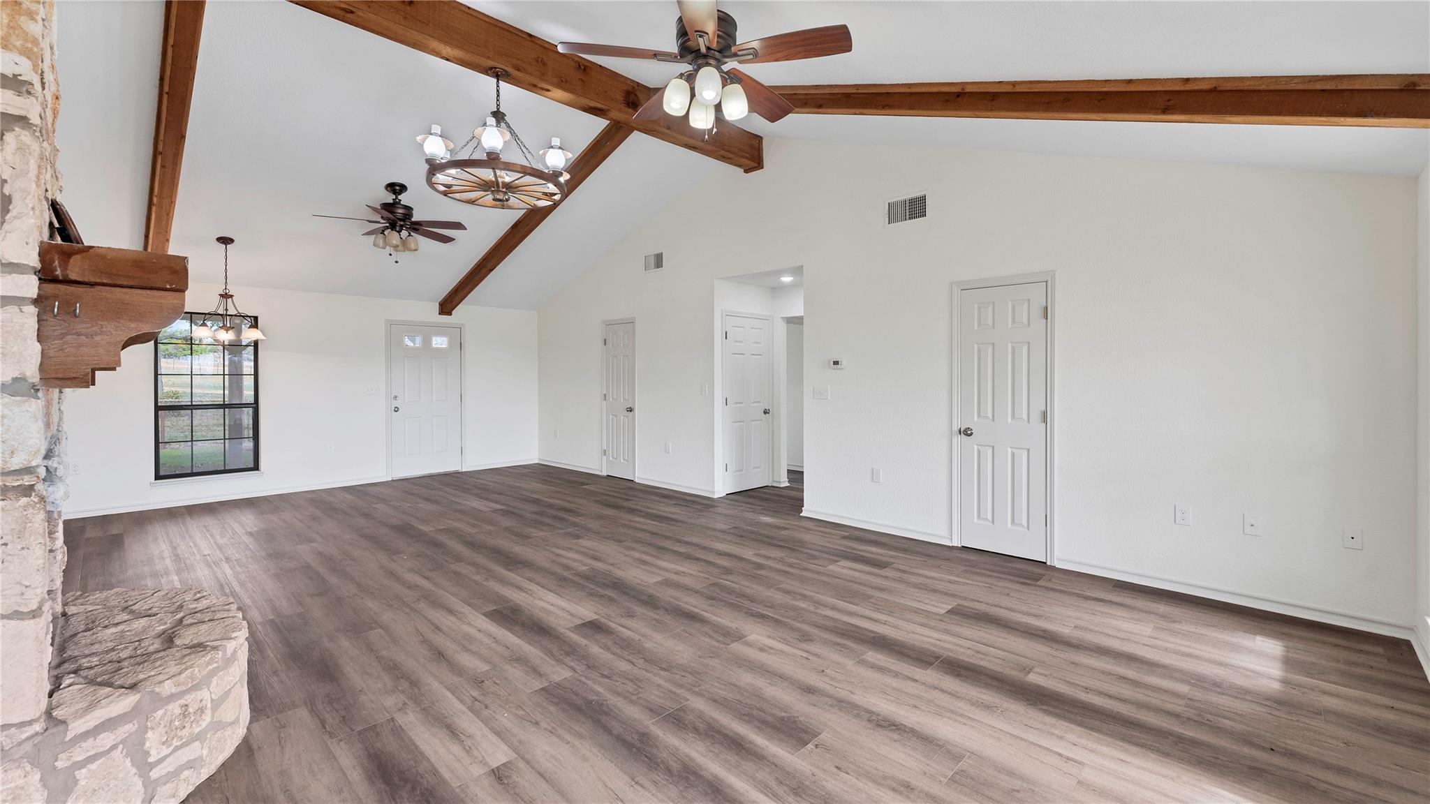 2569 County Road 443, Waelder, TX 78959