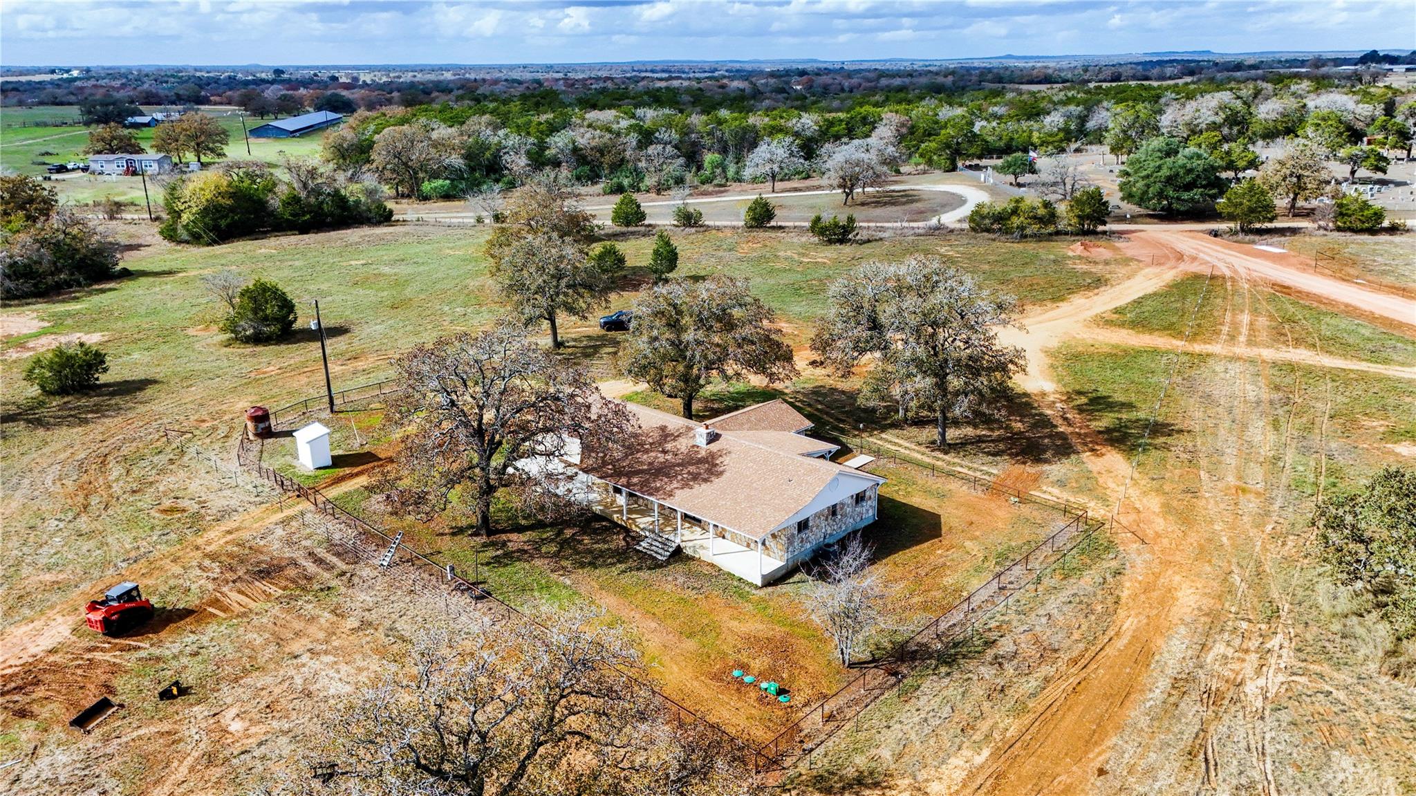 2569 County Road 443, Waelder, TX 78959