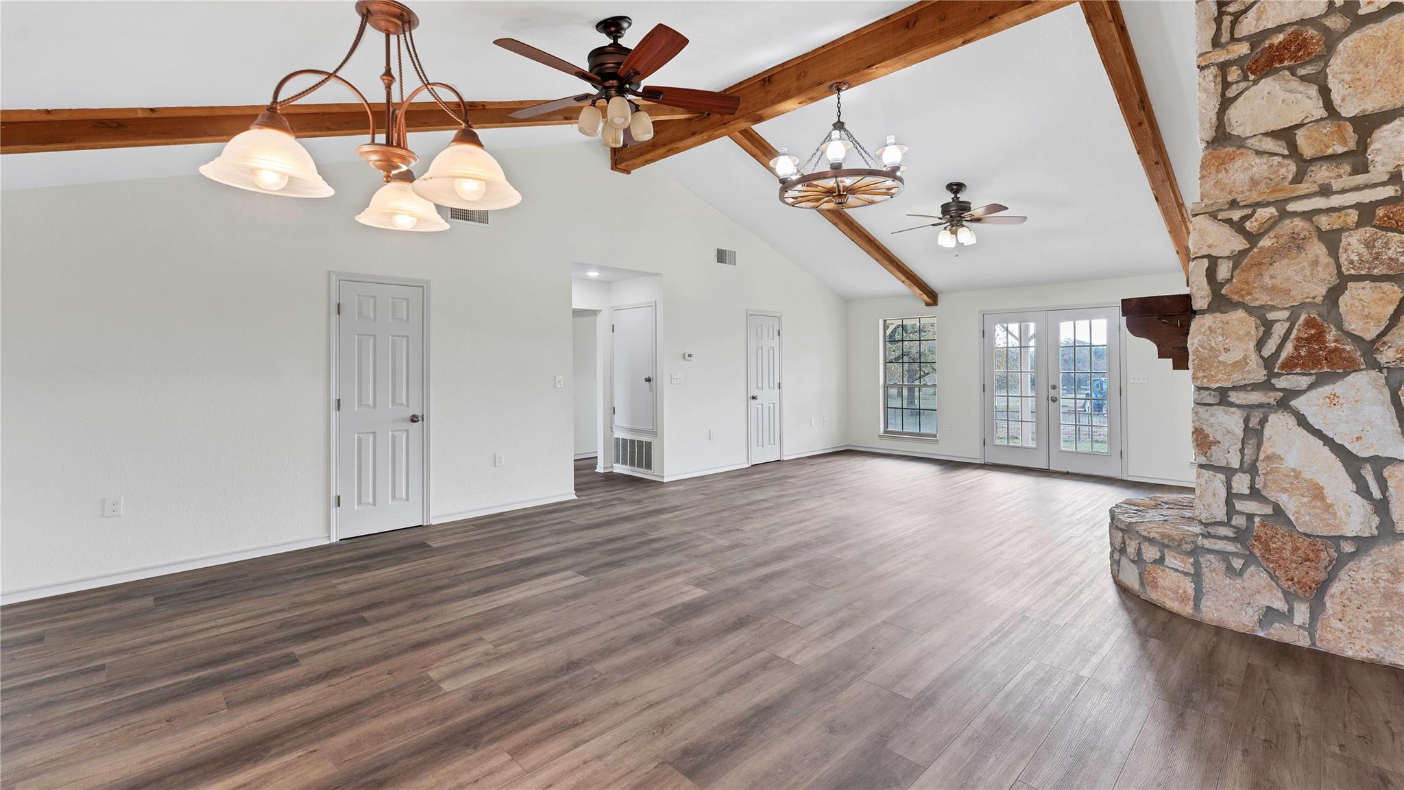 2569 County Road 443, Waelder, TX 78959