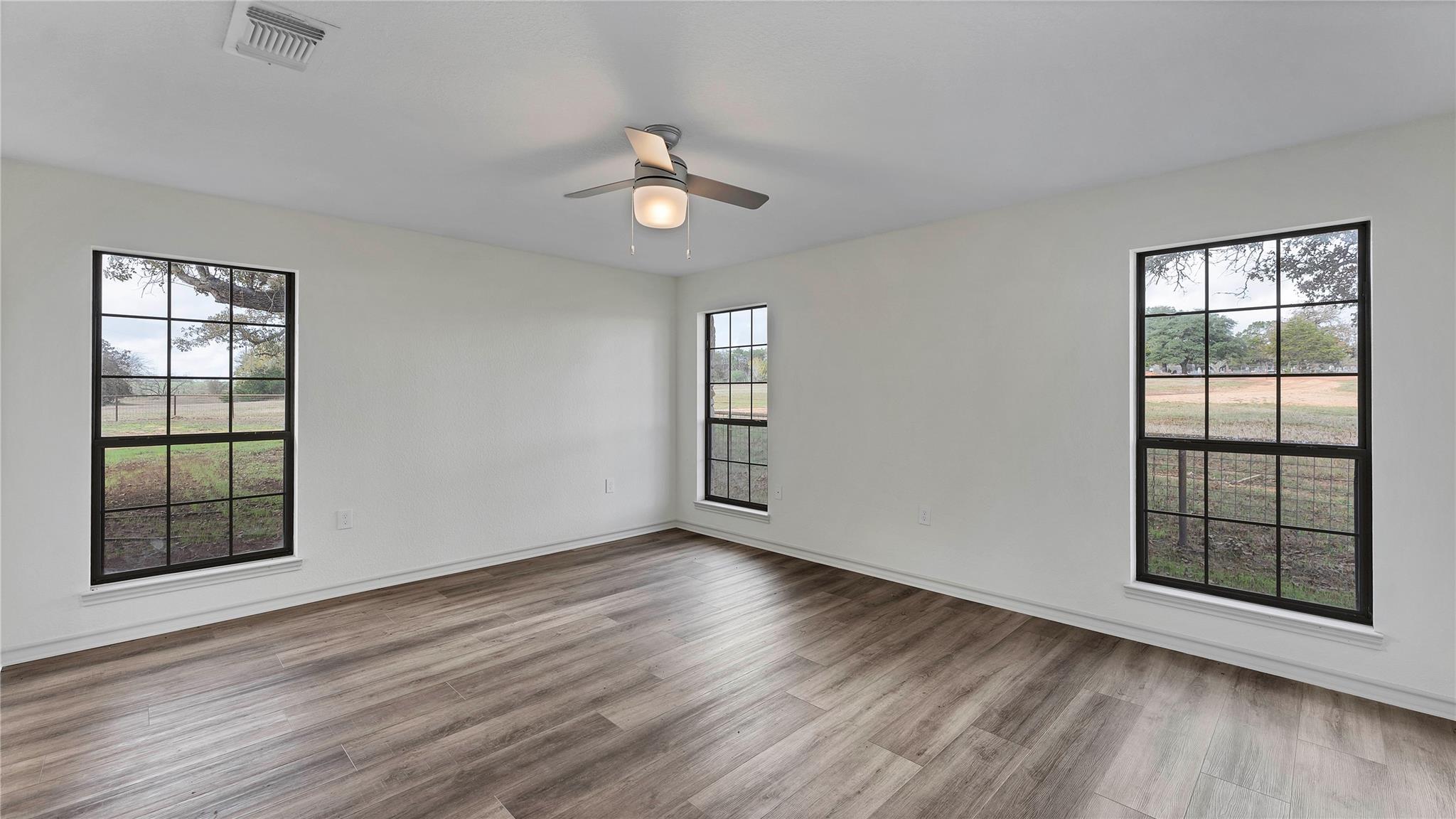 2569 County Road 443, Waelder, TX 78959