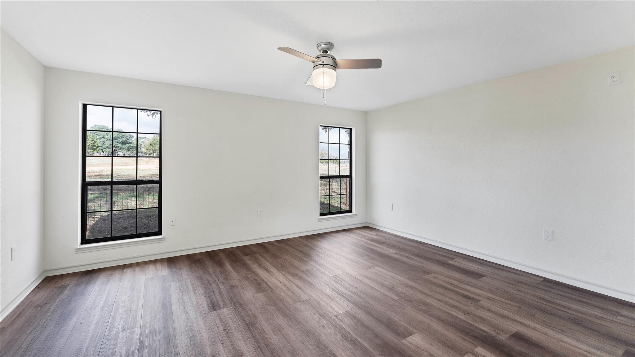 2569 County Road 443, Waelder, TX 78959