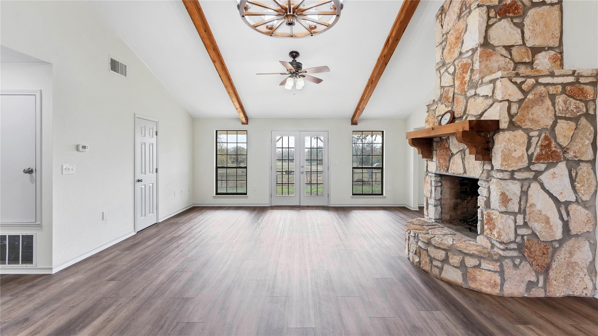 2569 County Road 443, Waelder, TX 78959