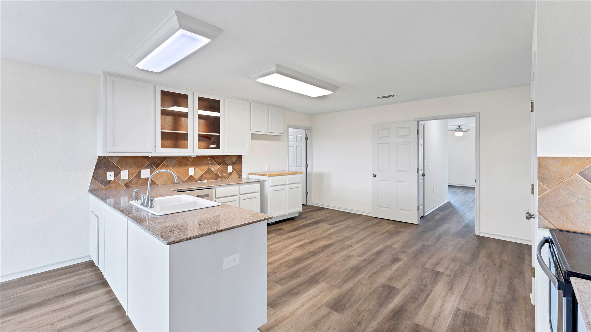 2569 County Road 443, Waelder, TX 78959