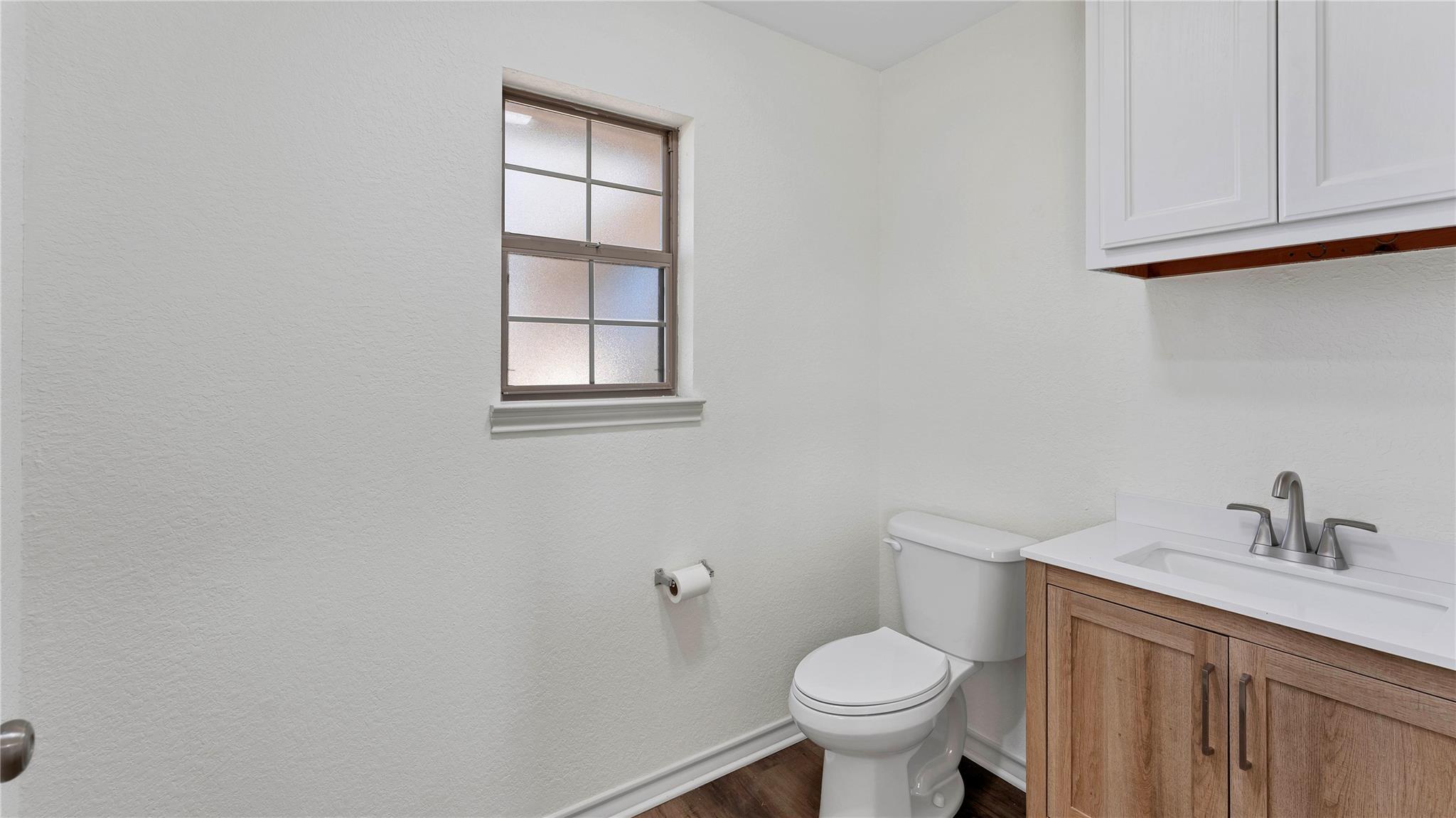 2569 County Road 443, Waelder, TX 78959