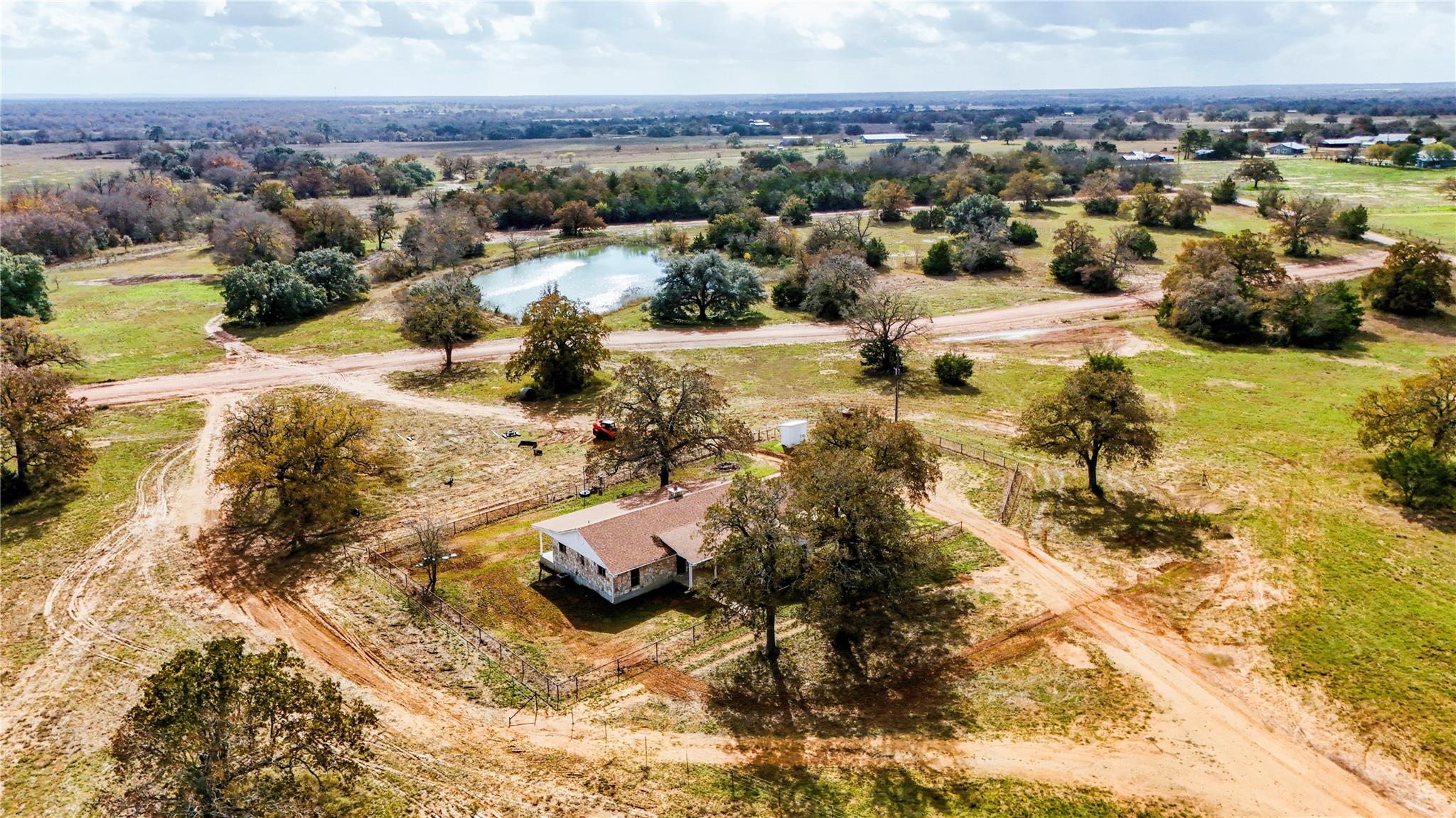 2569 County Road 443, Waelder, TX 78959