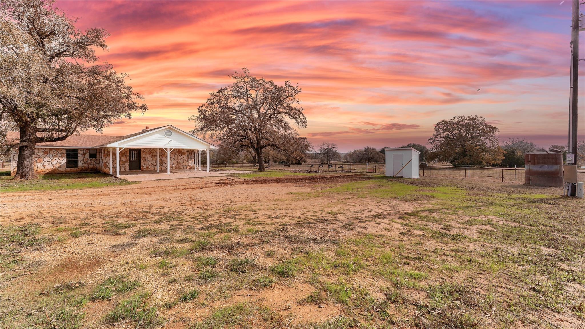 2569 County Road 443, Waelder, TX 78959