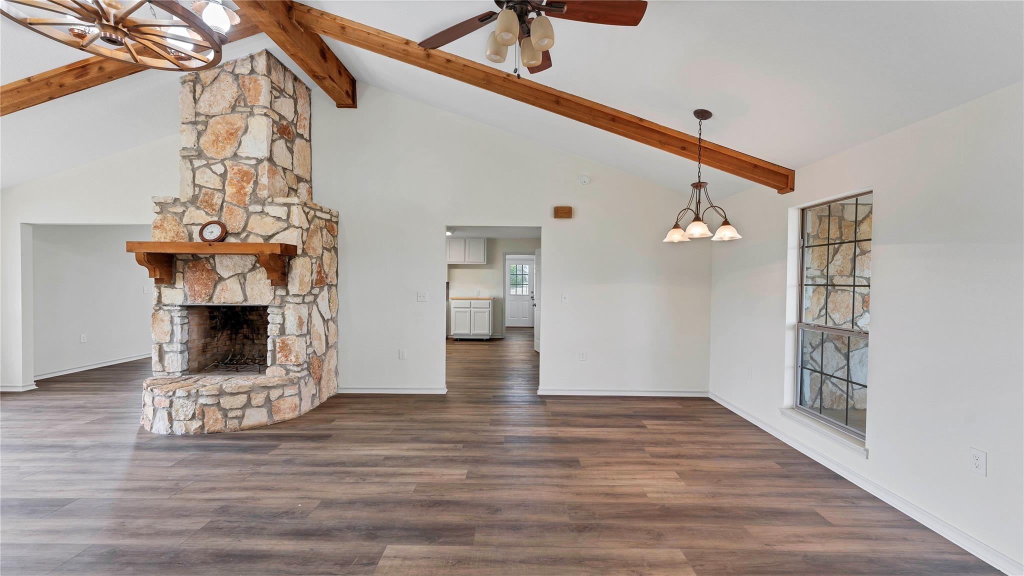 2569 County Road 443, Waelder, TX 78959