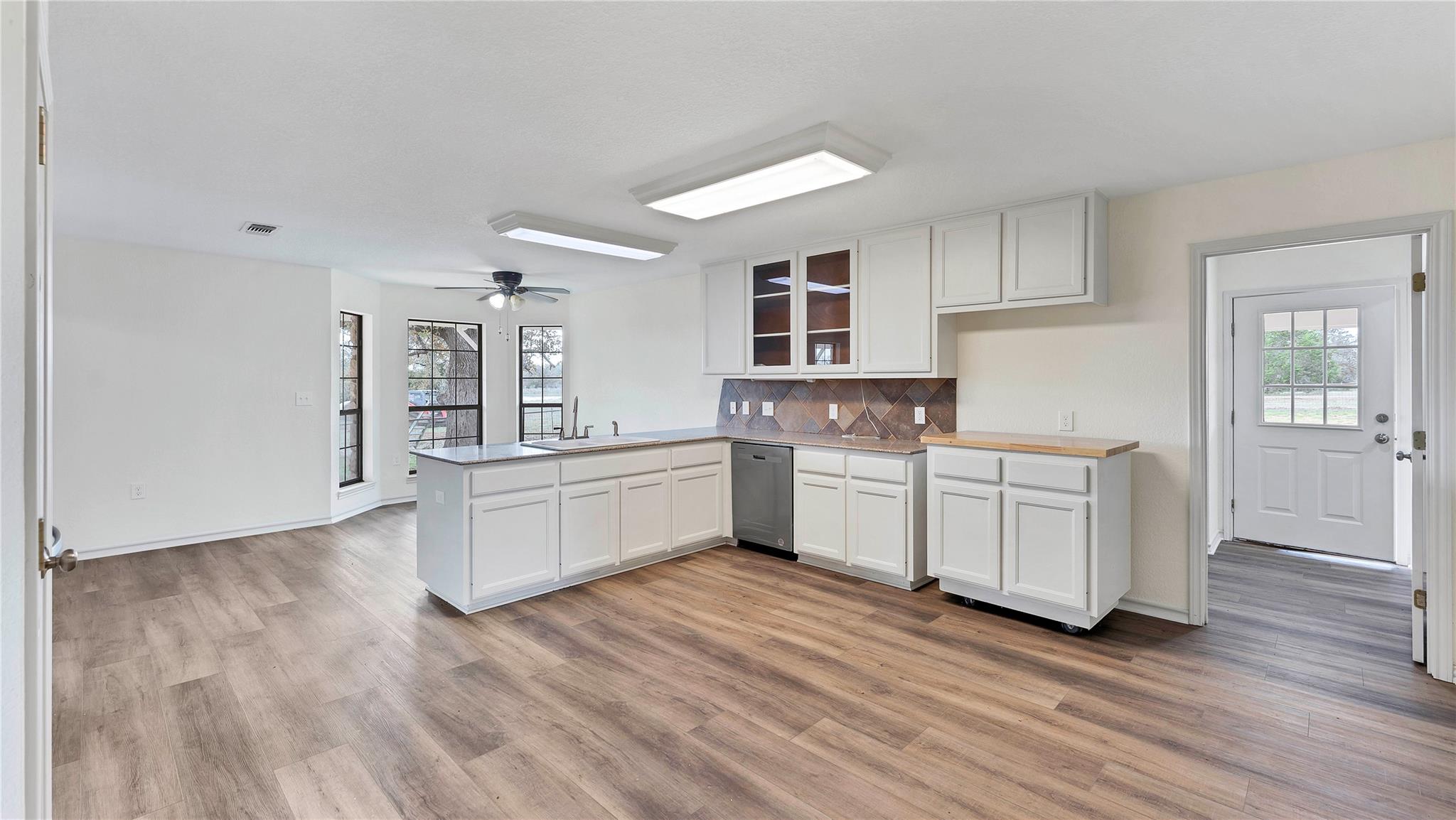 2569 County Road 443, Waelder, TX 78959