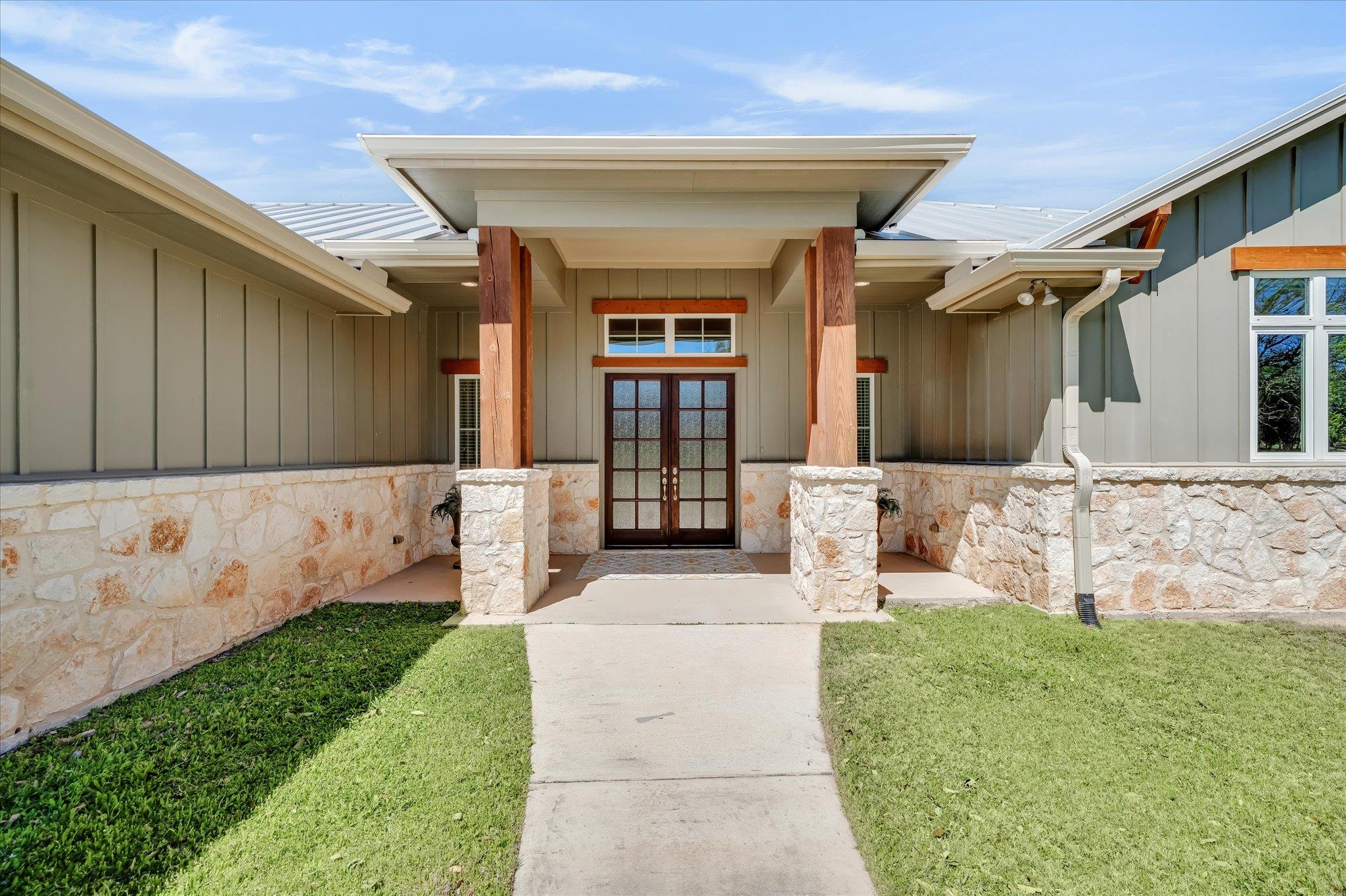 204 W BLANCO BEND Dr, Wimberley, TX 78676
