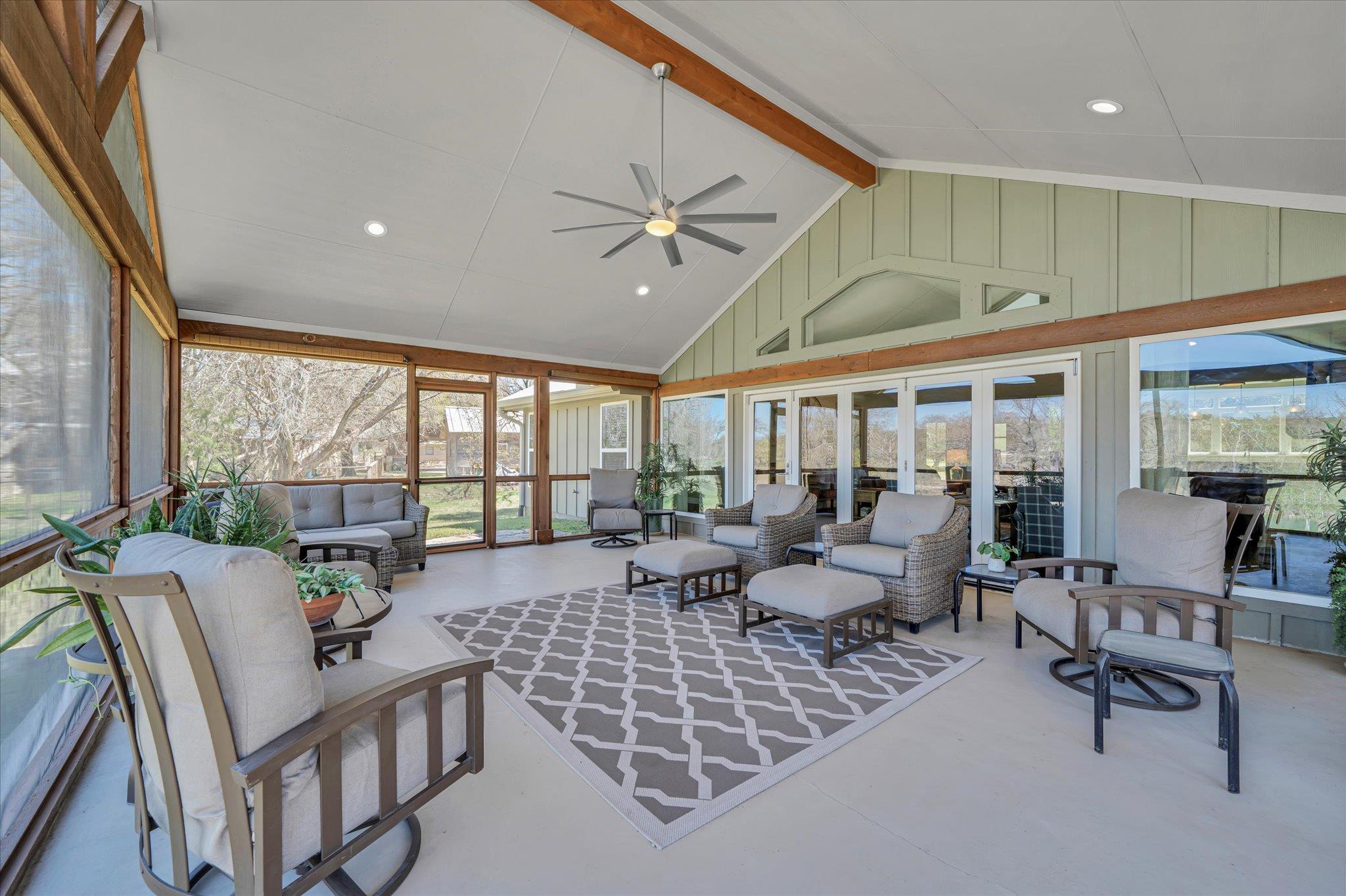 204 W BLANCO BEND Dr, Wimberley, TX 78676