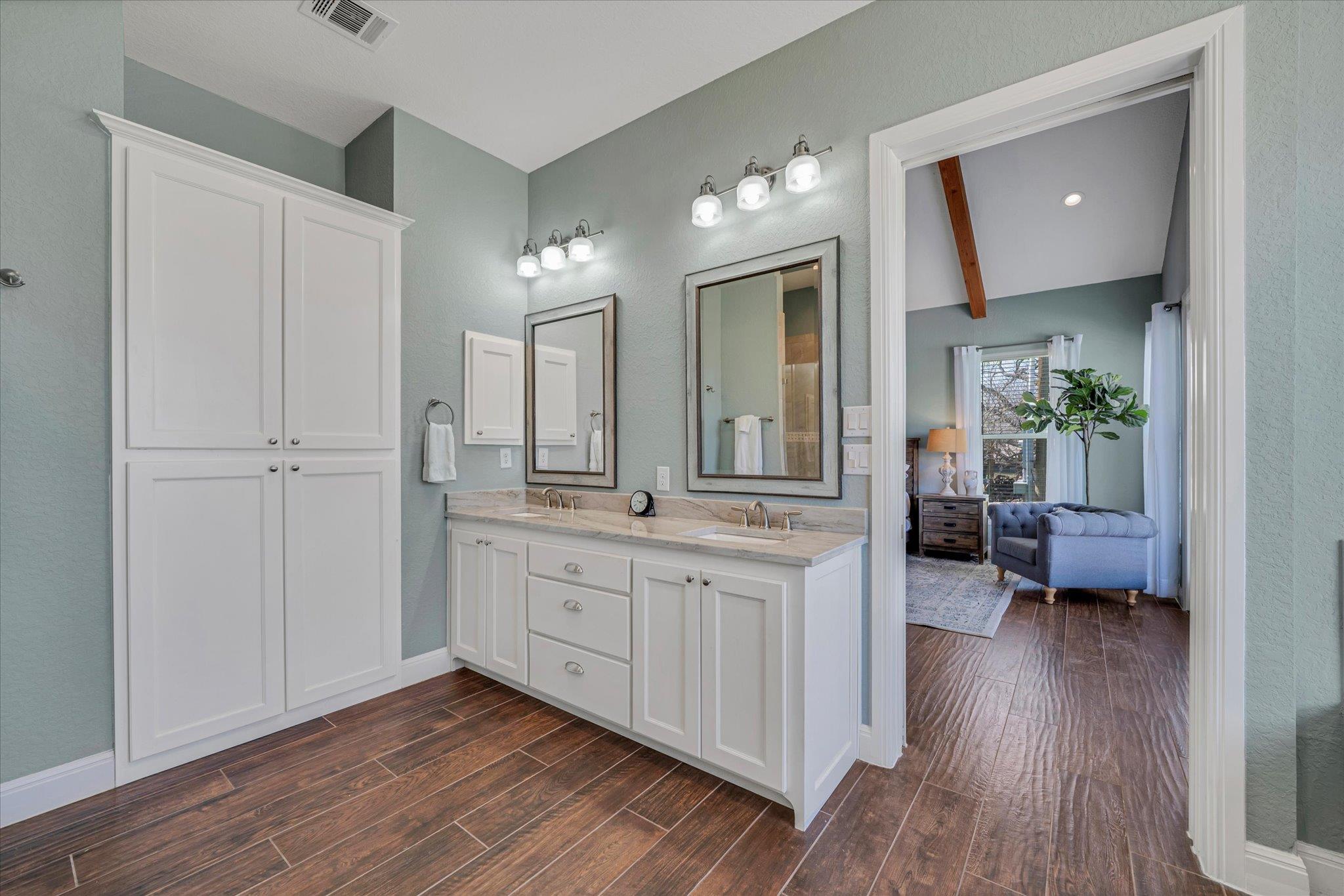 204 W BLANCO BEND Dr, Wimberley, TX 78676