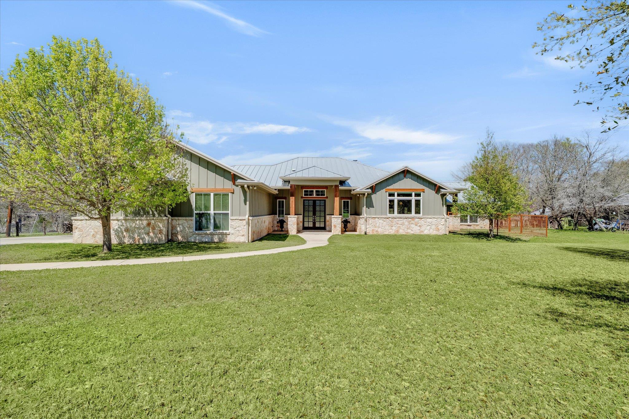 204 W BLANCO BEND Dr, Wimberley, TX 78676