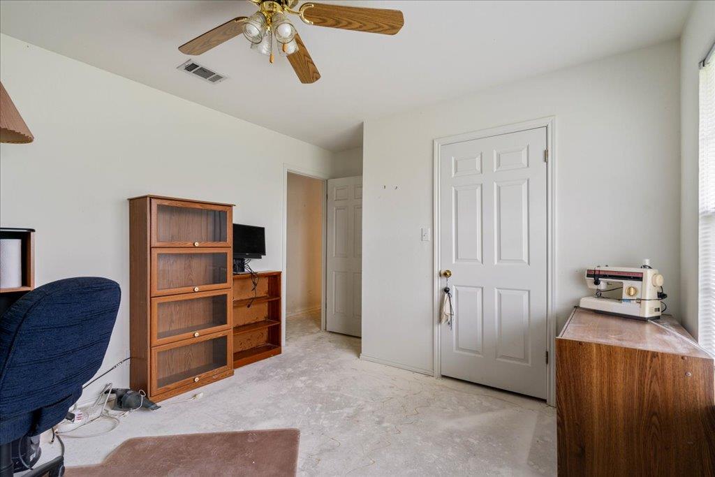 182 W Lake Front Dr, Cedar Creek, TX 78612