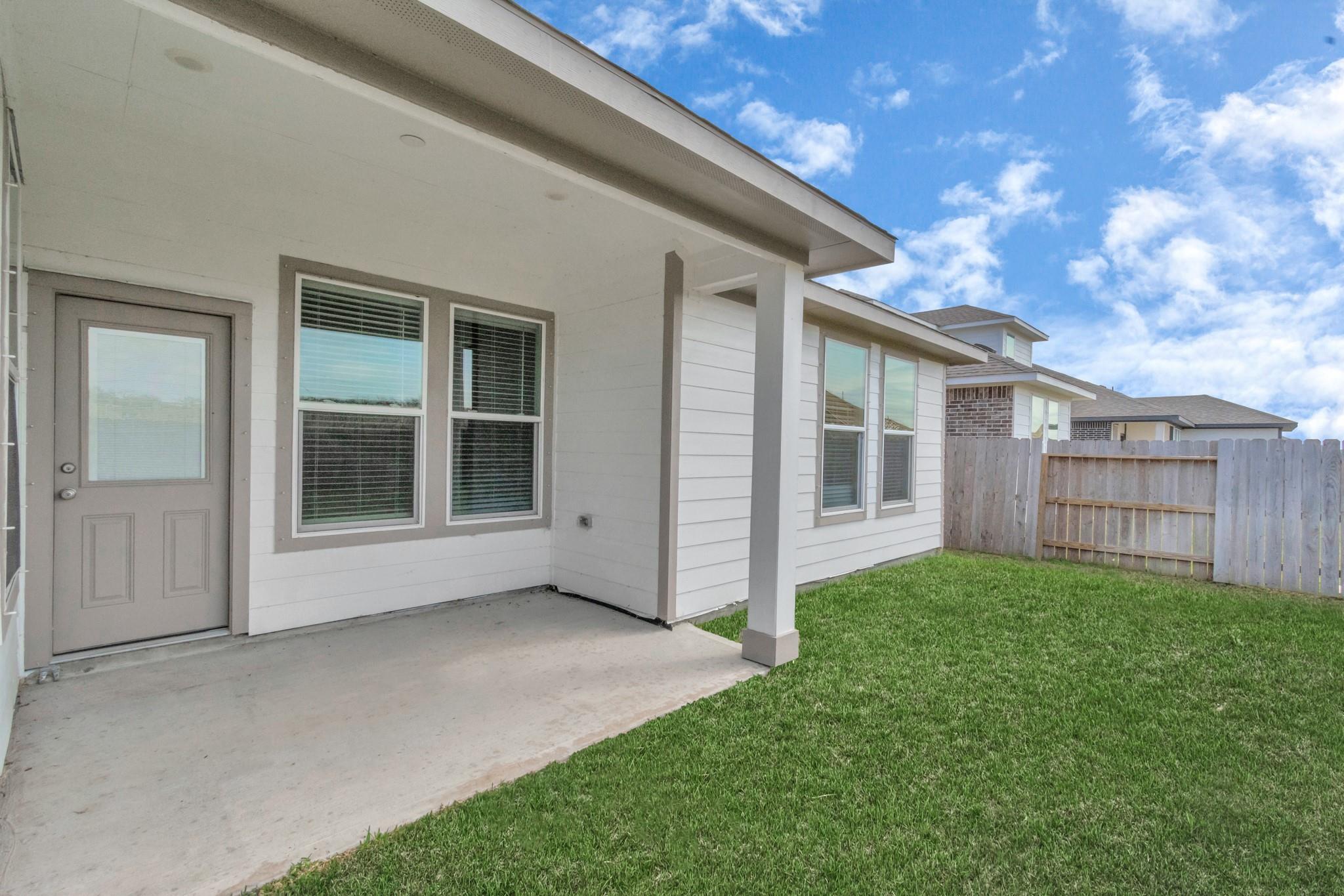 10631 Cascade Creek Dr, Brazoria, TX 77583