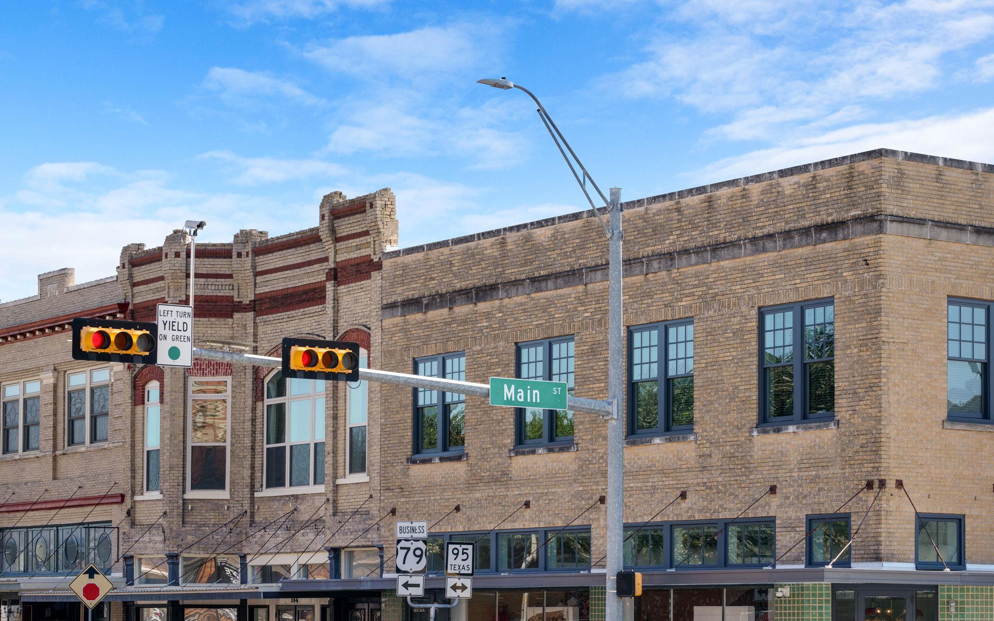 102 E 2nd St # 202, Taylor, TX 76574