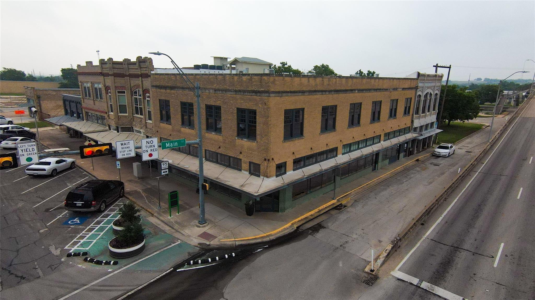 102 E 2nd St # 202, Taylor, TX 76574