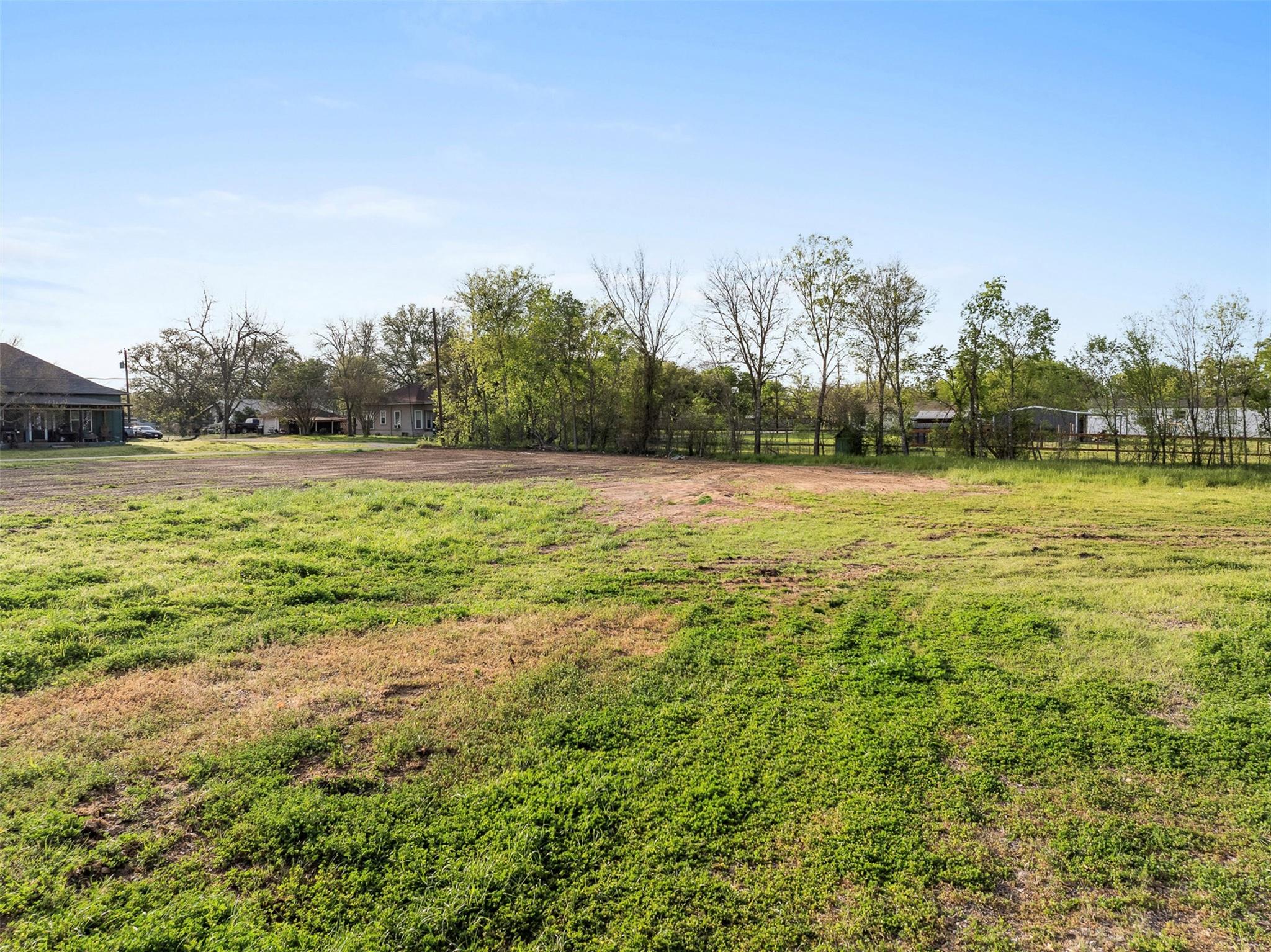 320 Douglas St # 2, Lexington, TX 78947