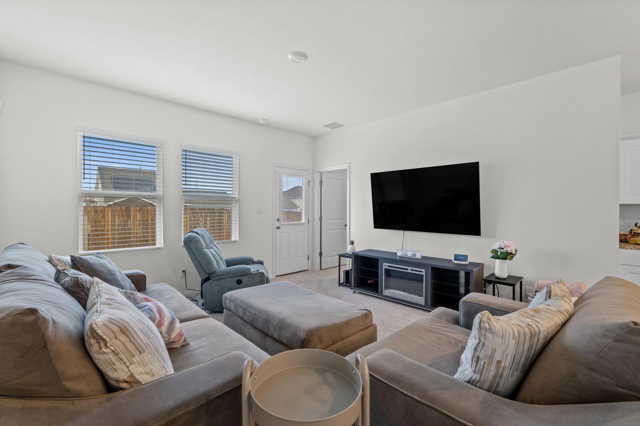 412 Gemsbok Rd, Hutto, TX 78634