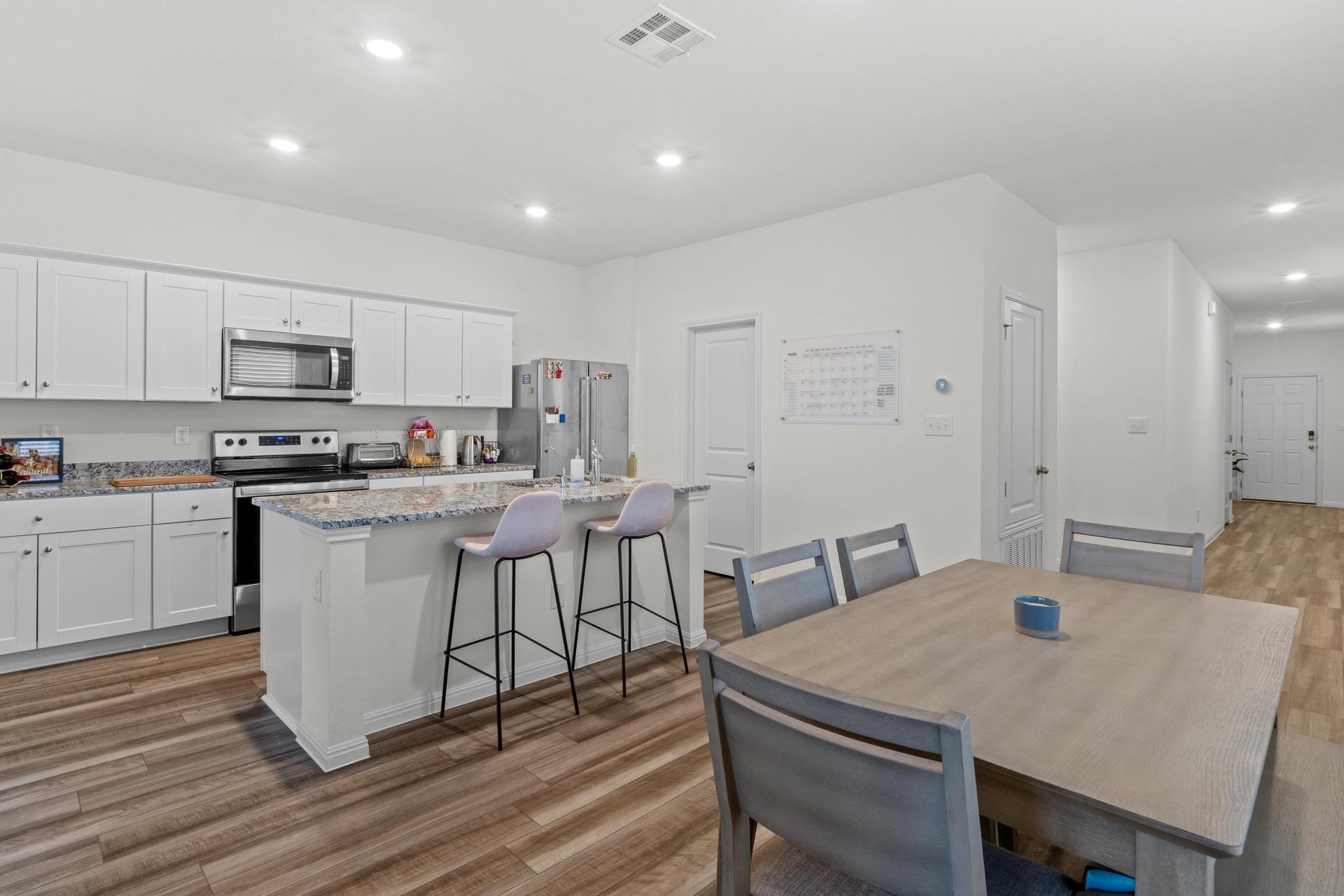 412 Gemsbok Rd, Hutto, TX 78634