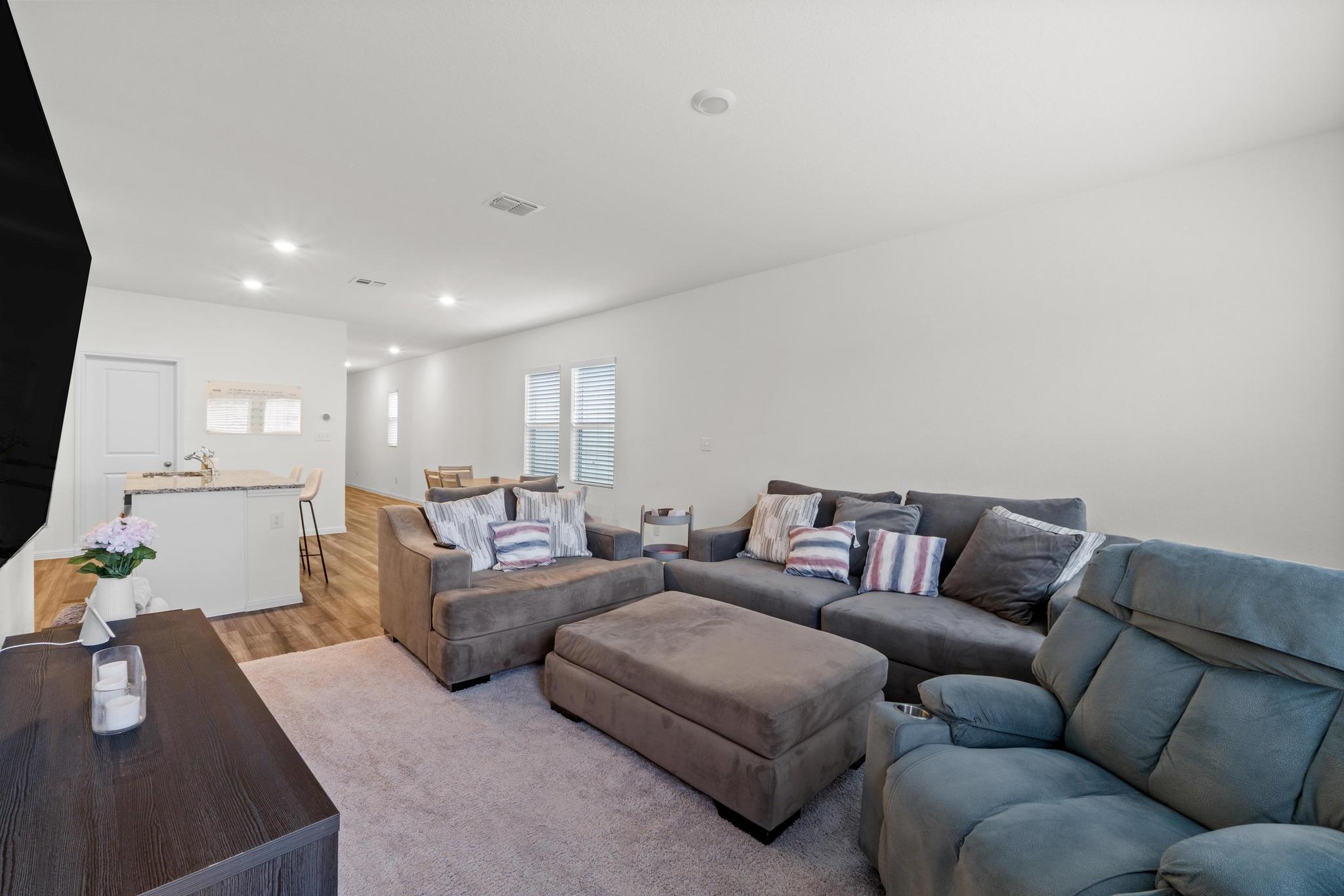 412 Gemsbok Rd, Hutto, TX 78634