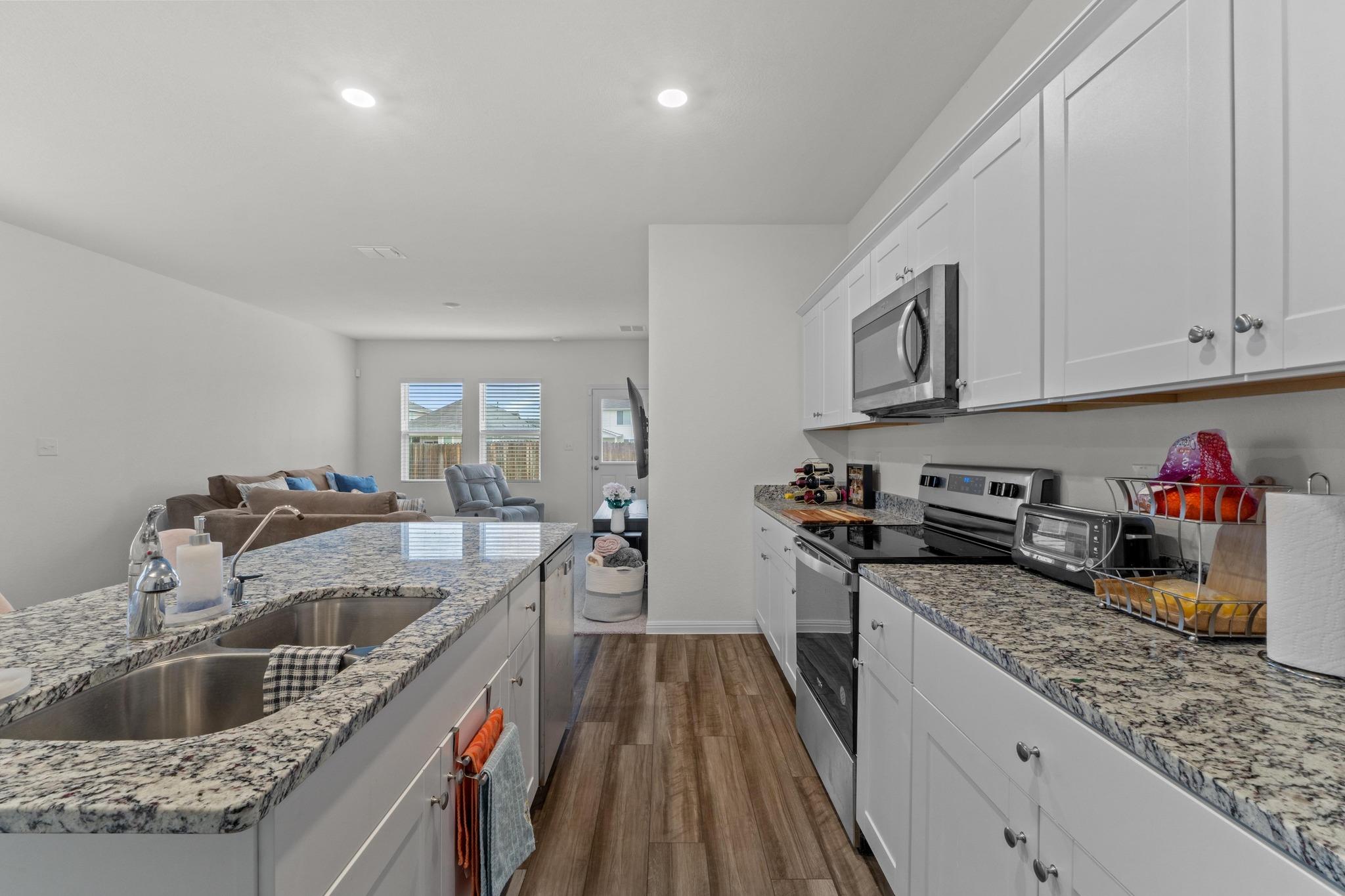 412 Gemsbok Rd, Hutto, TX 78634