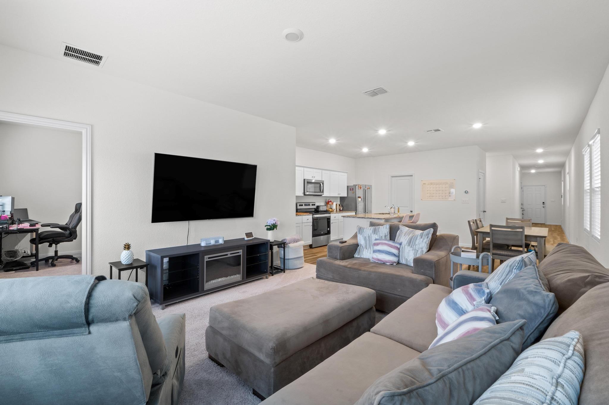 412 Gemsbok Rd, Hutto, TX 78634