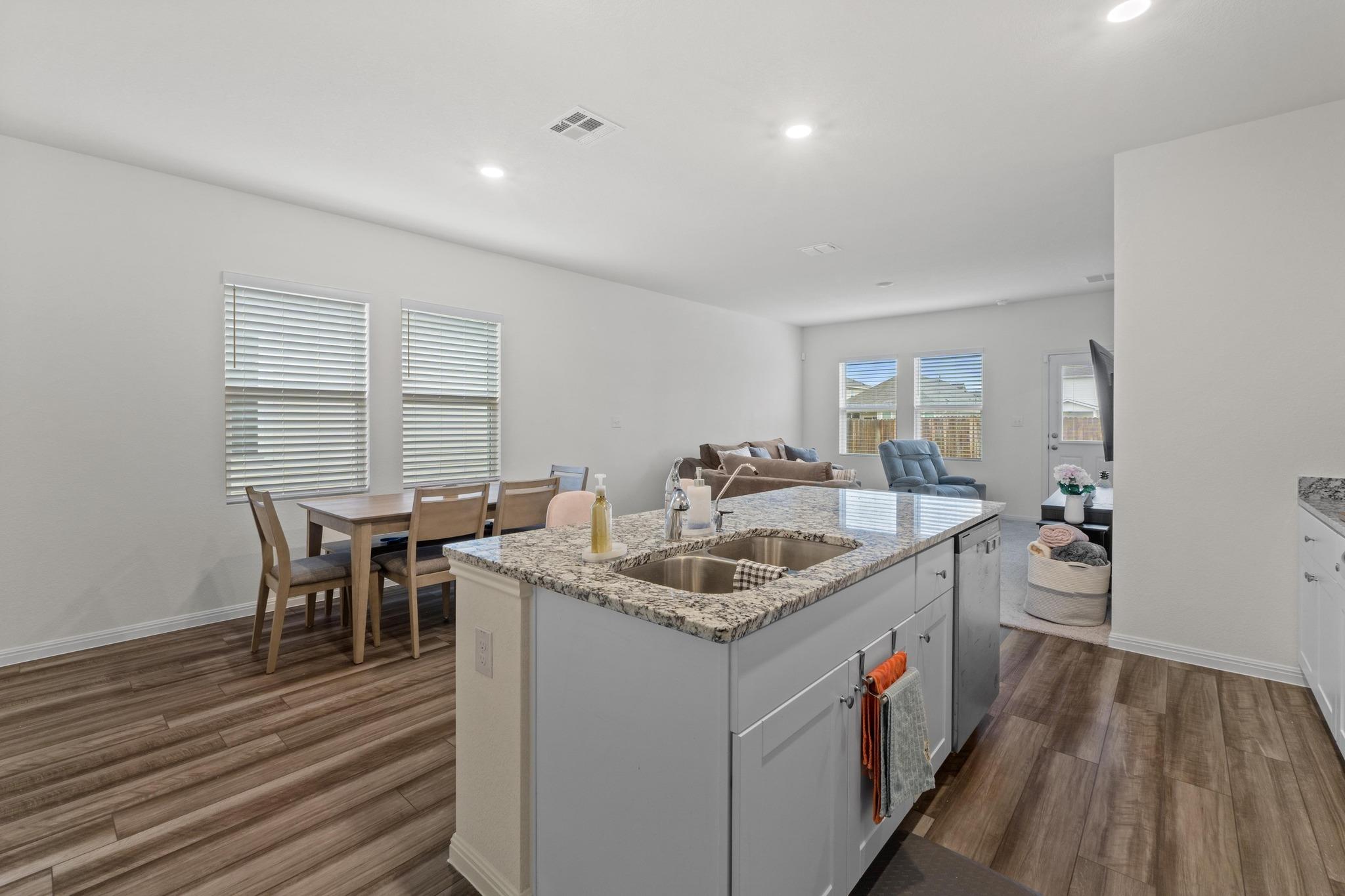 412 Gemsbok Rd, Hutto, TX 78634