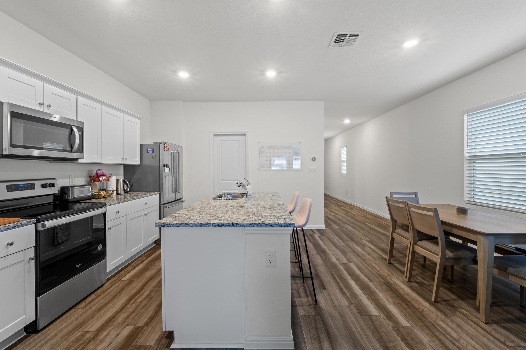 412 Gemsbok Rd, Hutto, TX 78634