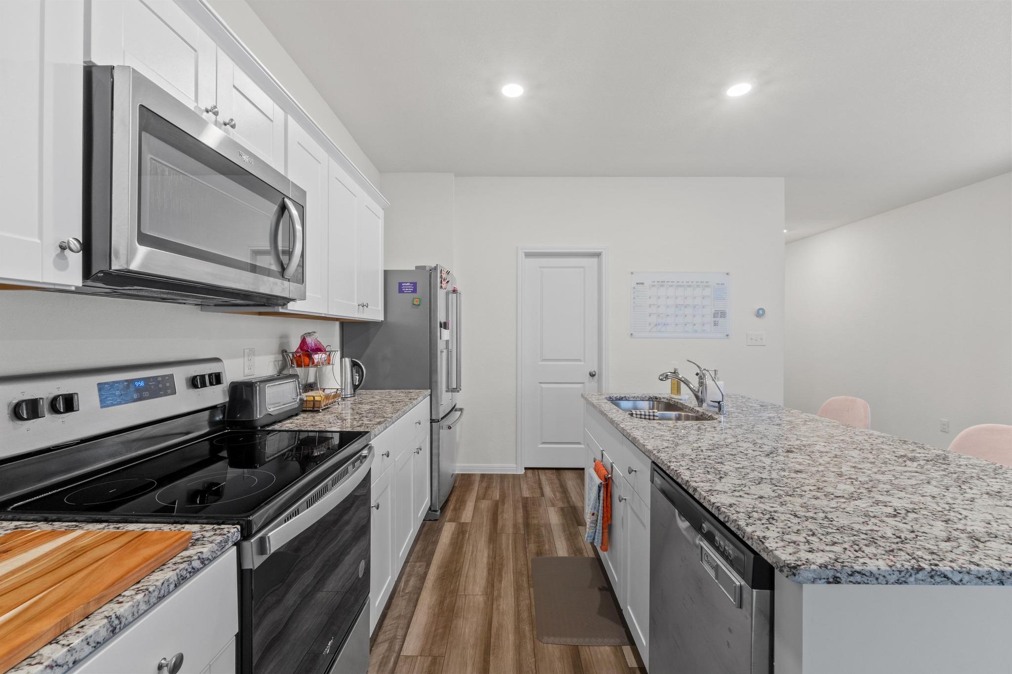 412 Gemsbok Rd, Hutto, TX 78634