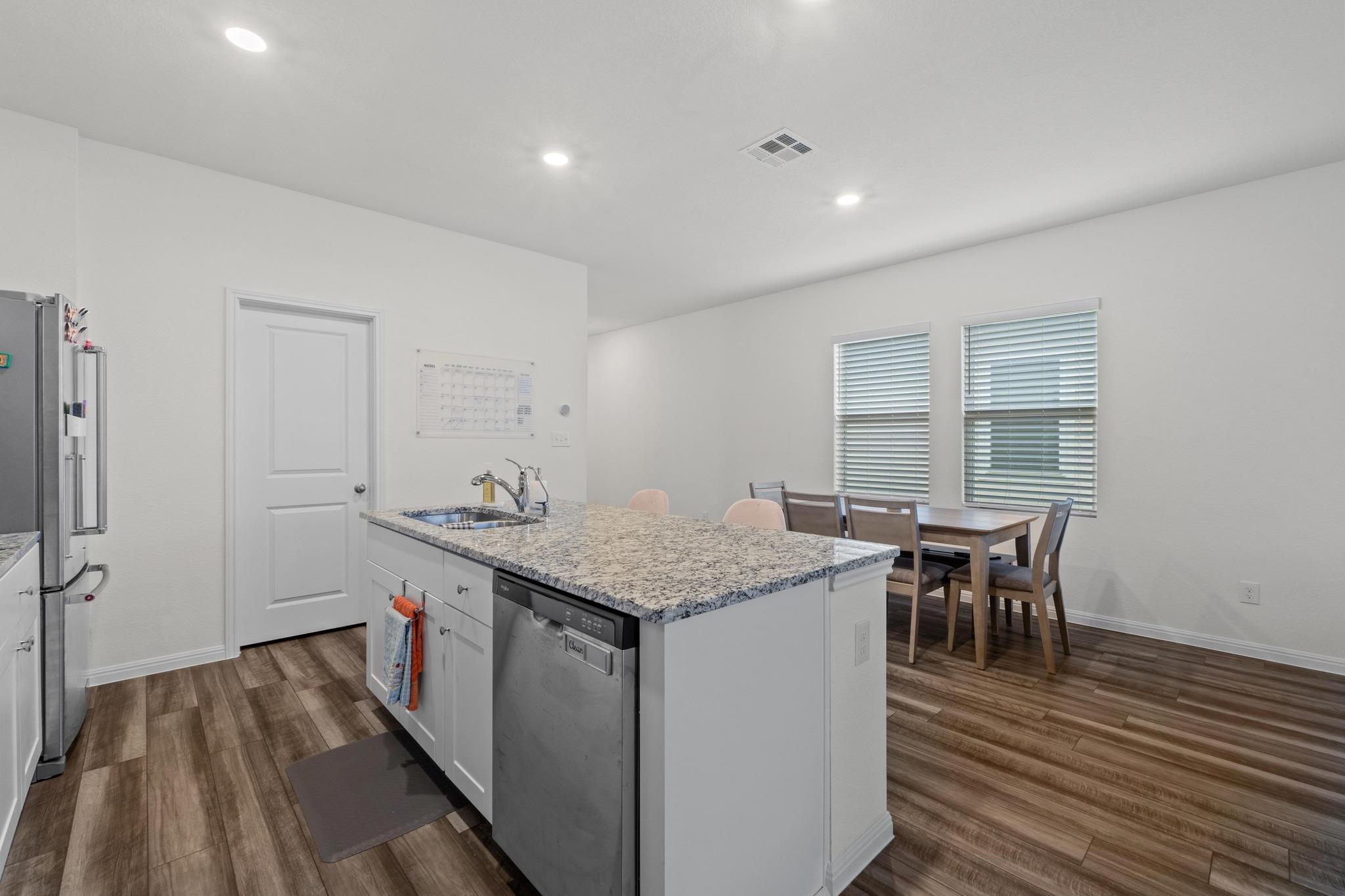 412 Gemsbok Rd, Hutto, TX 78634