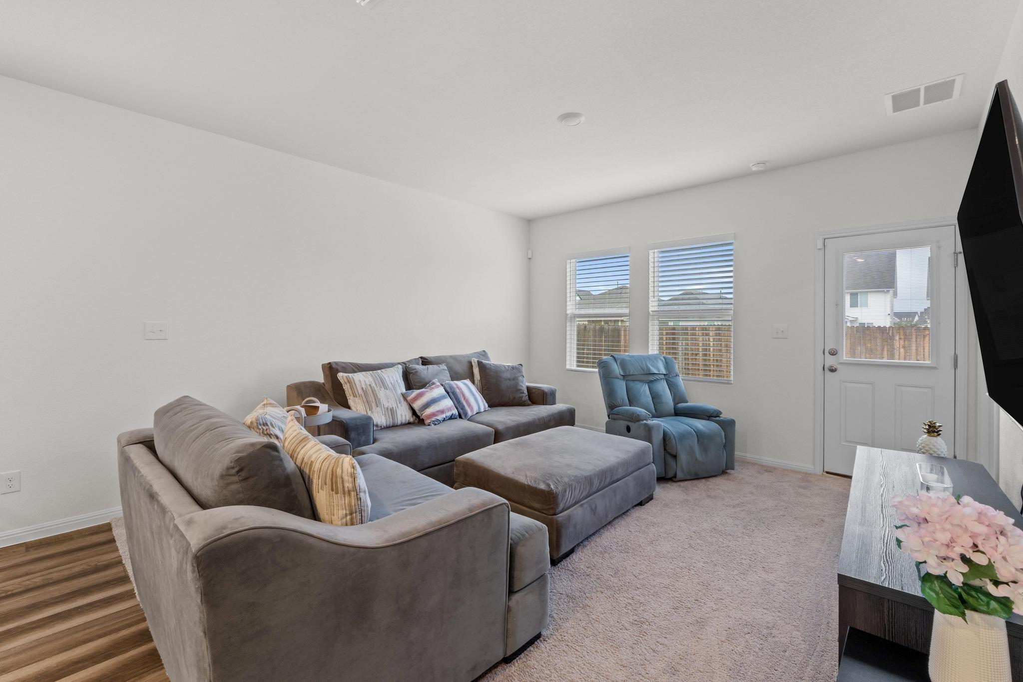 412 Gemsbok Rd, Hutto, TX 78634