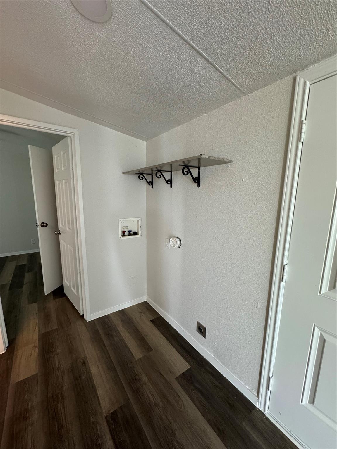 112-B Thomas Park Dr, Hutto, TX 78634