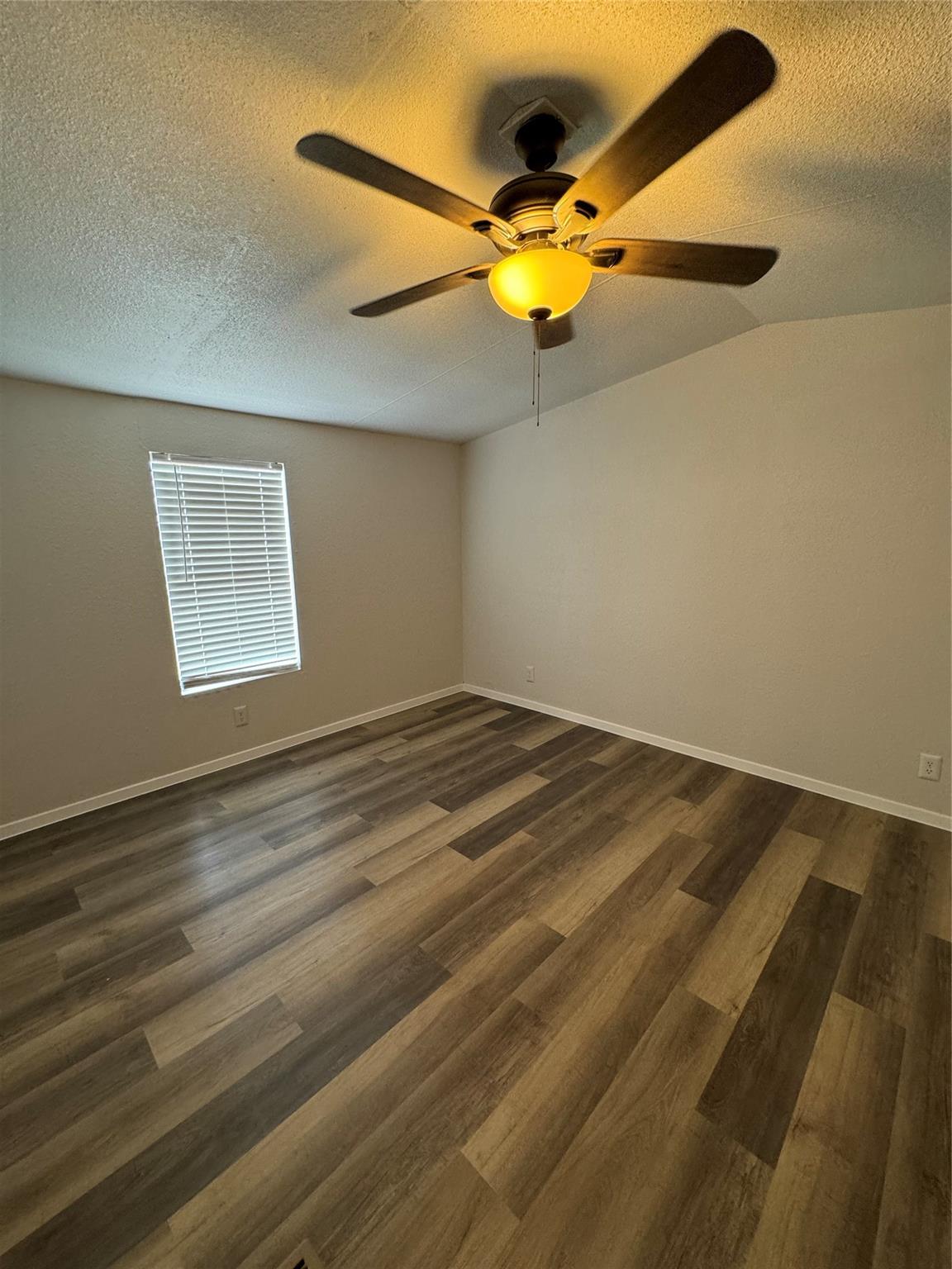 112-B Thomas Park Dr, Hutto, TX 78634