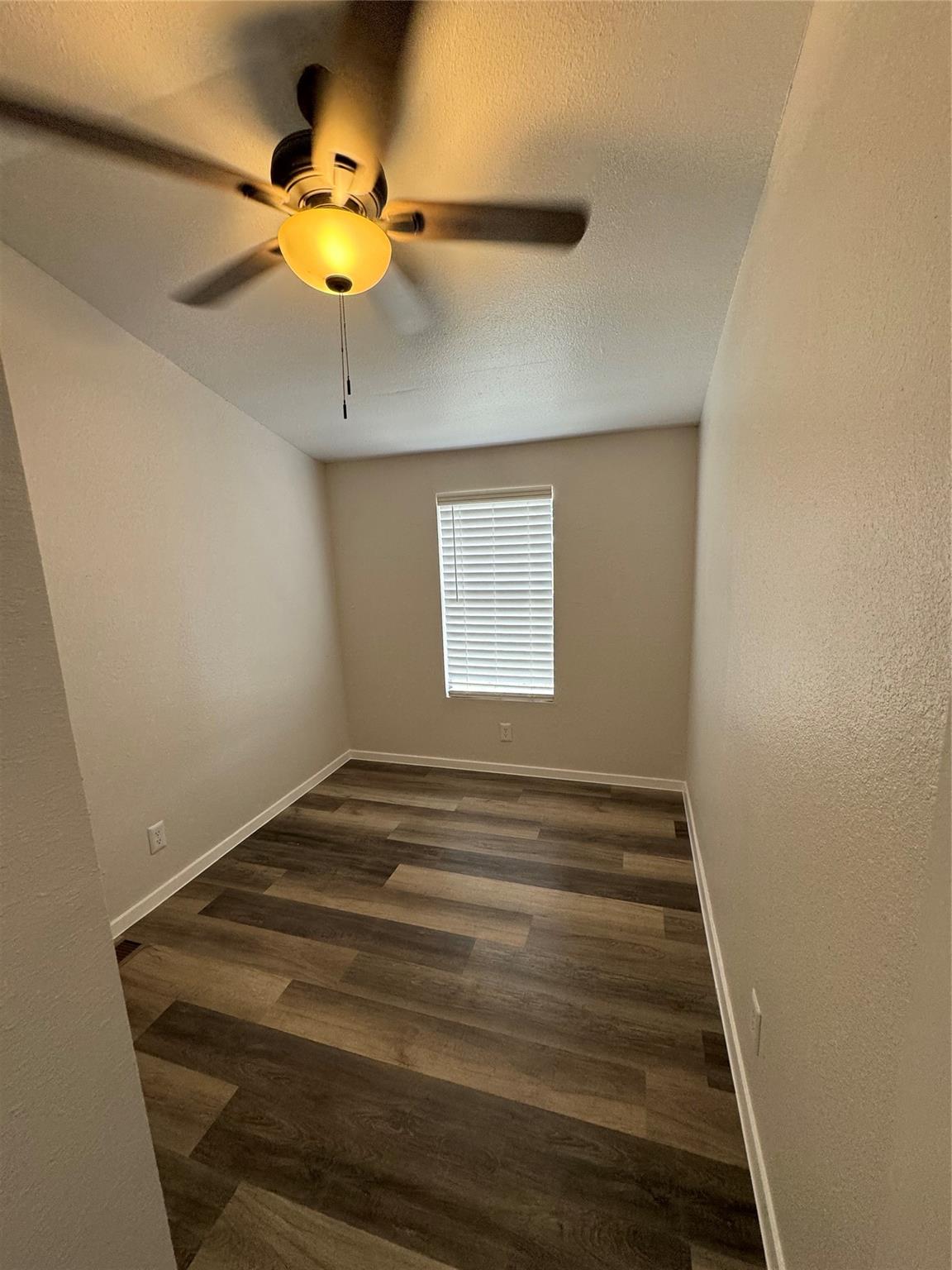 112-B Thomas Park Dr, Hutto, TX 78634