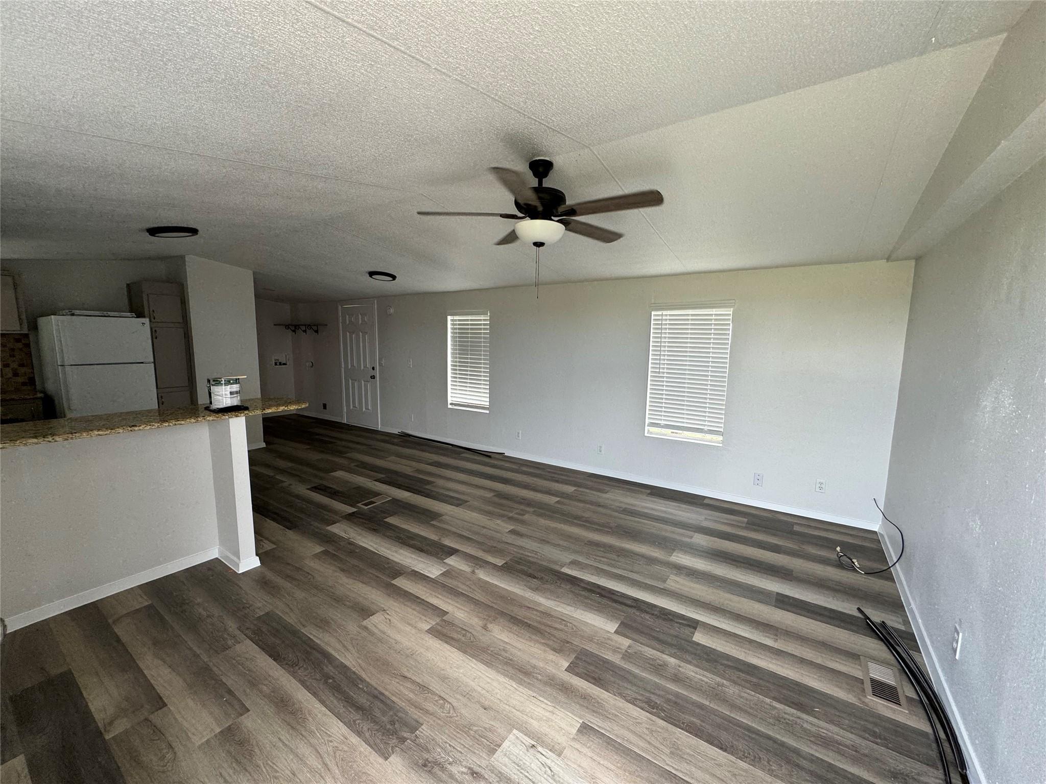 112-B Thomas Park Dr, Hutto, TX 78634