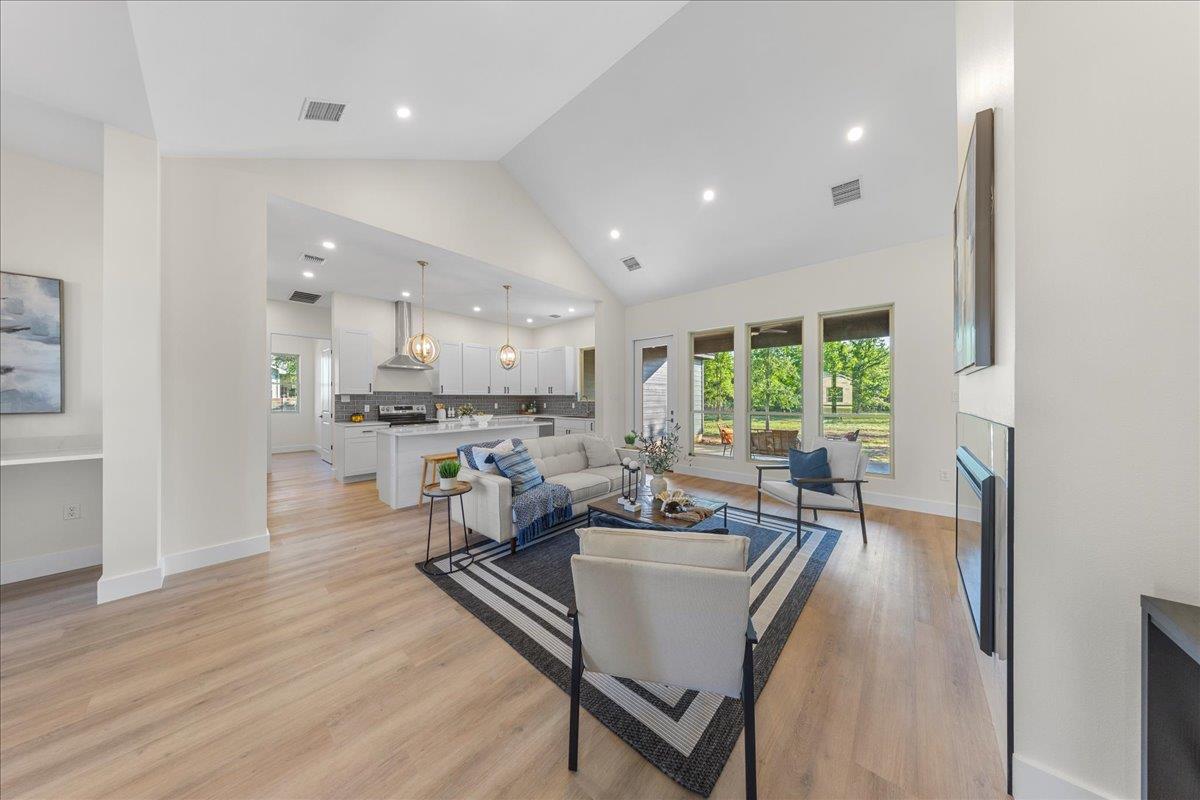 129 Naalehu Ct, Bastrop, TX 78602