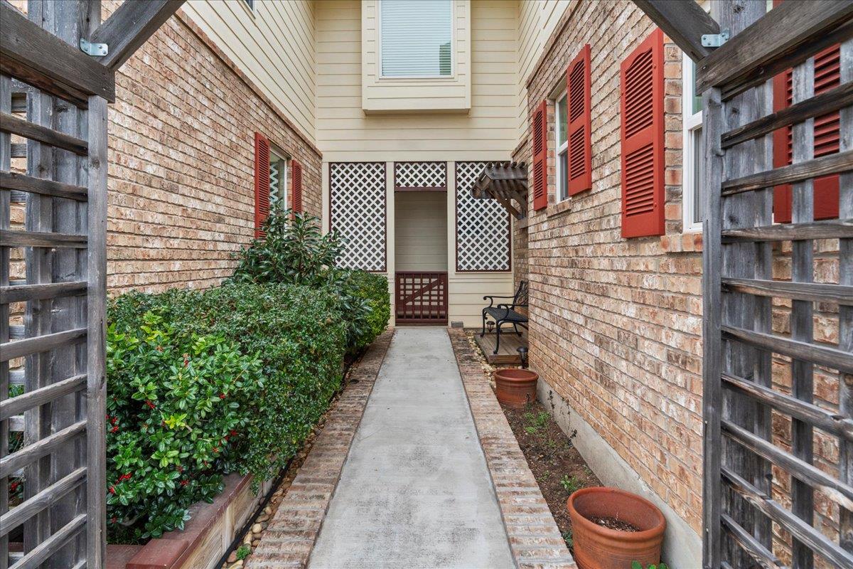 130 Cave Springs Dr, Wimberley, TX 78676