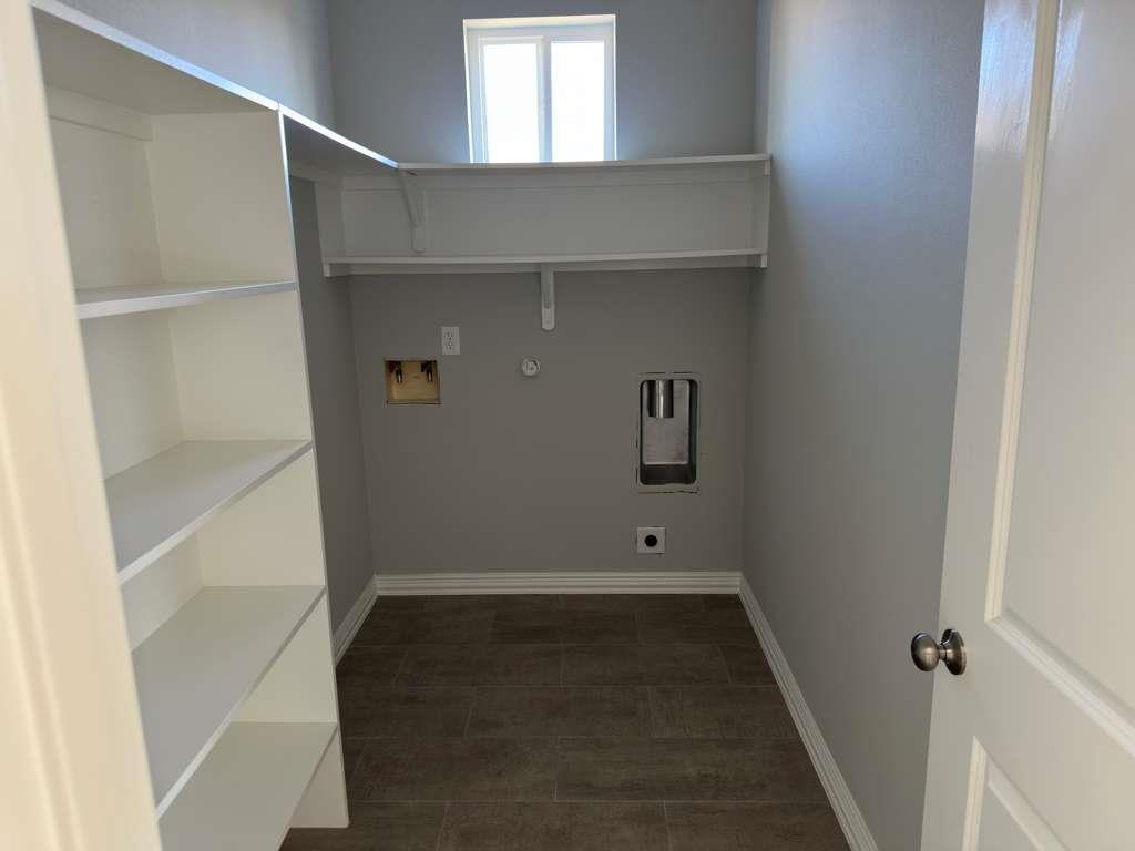 242 Bianca Cir, Del Valle, TX 78617