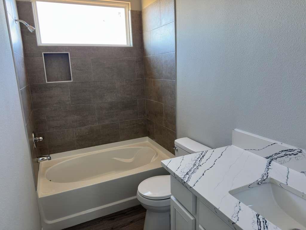 242 Bianca Cir, Del Valle, TX 78617