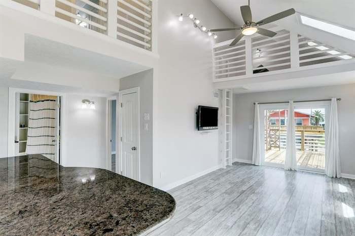 16525 Jamaica Cove Rd, Jamaica Beach, TX 77554