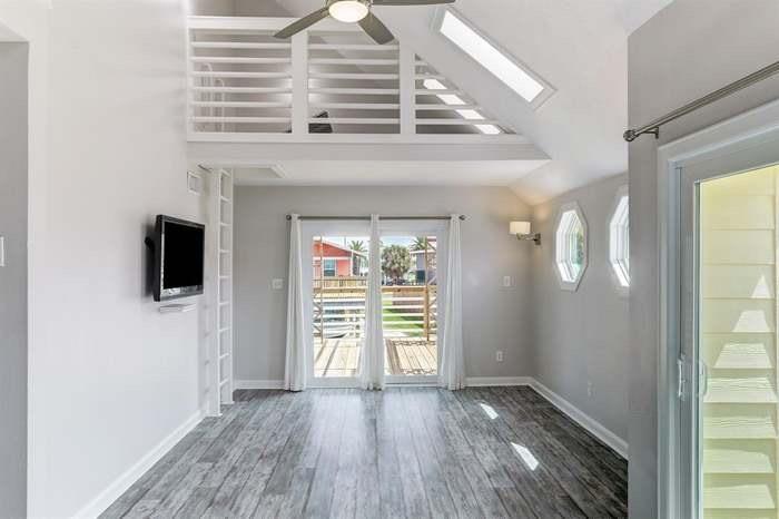 16525 Jamaica Cove Rd, Jamaica Beach, TX 77554