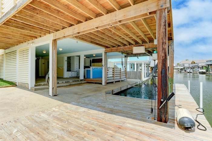 16525 Jamaica Cove Rd, Jamaica Beach, TX 77554