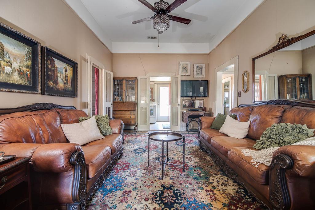 303 W Austin St, Fredericksburg, TX 78624