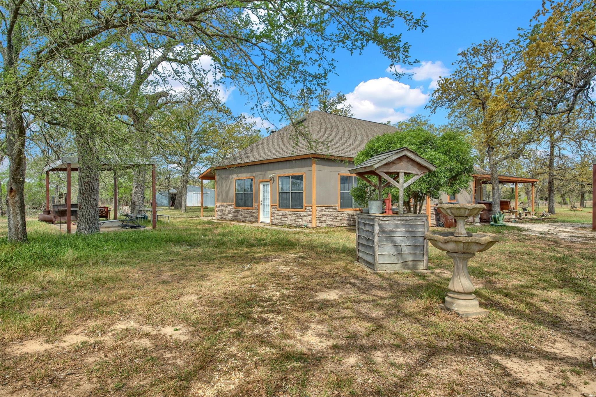2239 County Road 434 Loop, Rockdale, TX 76567
