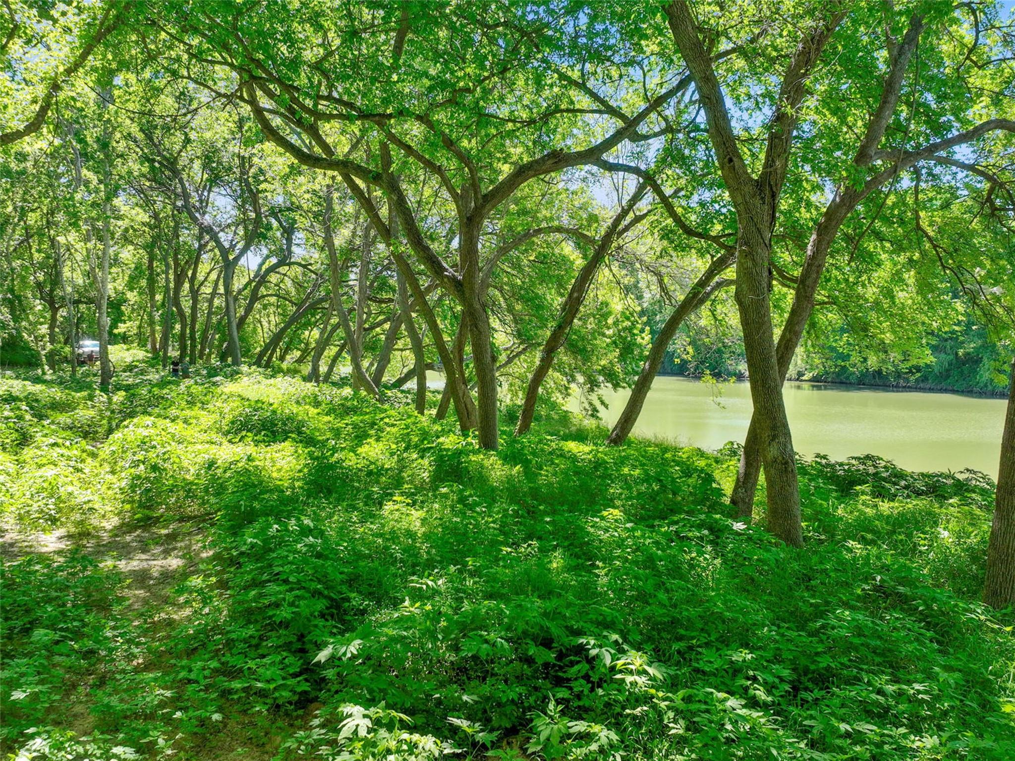 663 NW Loop 230, Smithville, TX 78957