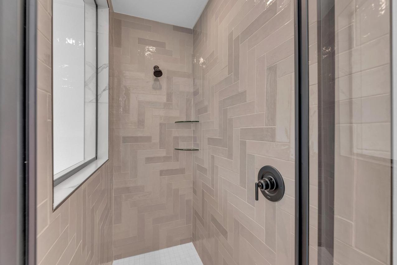 716 South Hemingway Loop, Liberty Hill, TX 78642