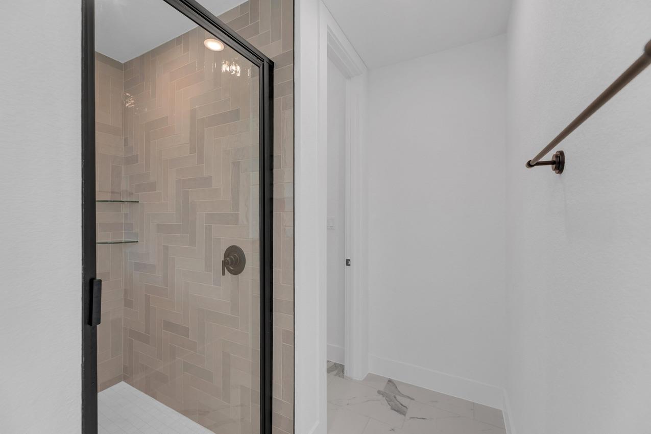 716 South Hemingway Loop, Liberty Hill, TX 78642